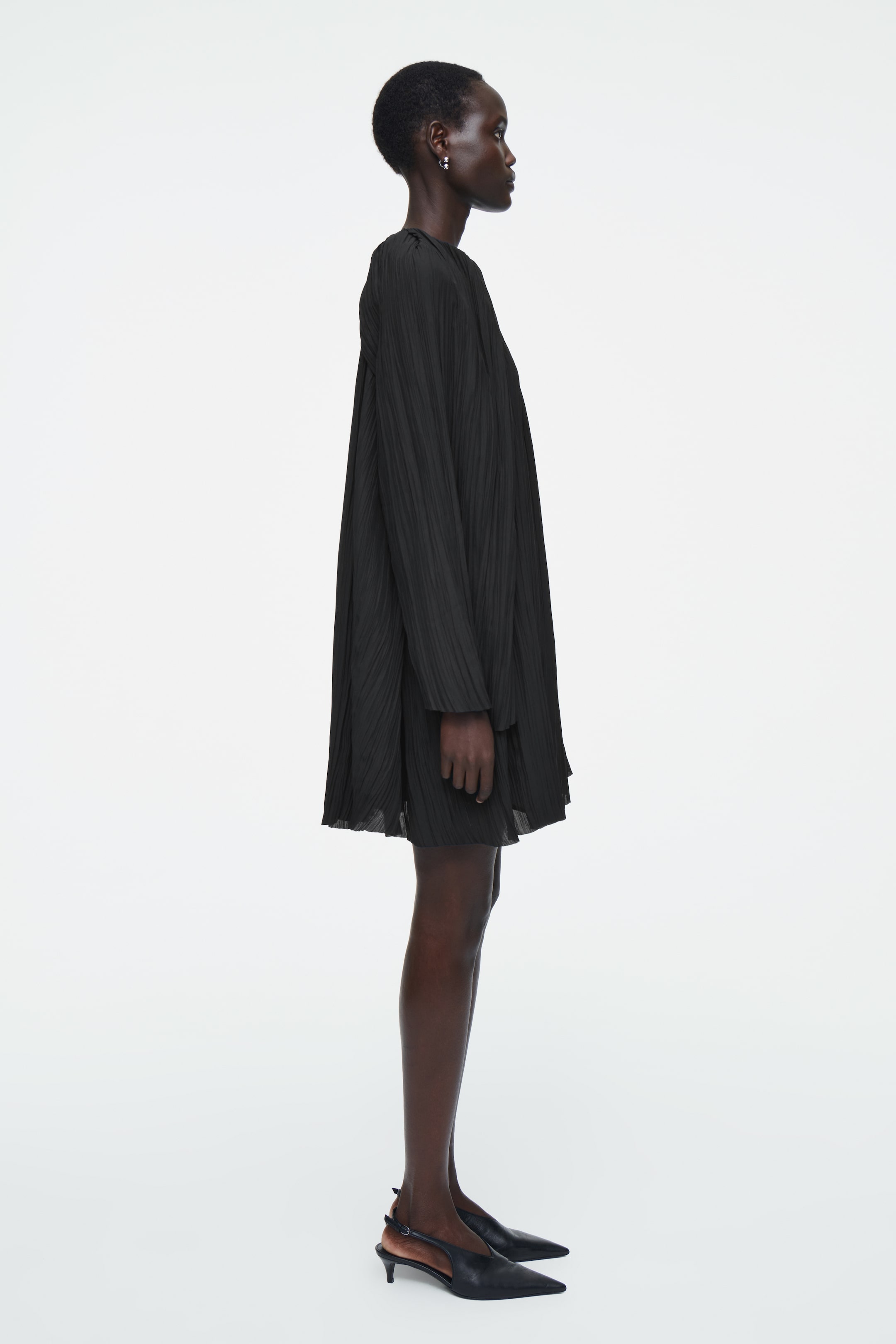 Agrandir l'image: ROBE COURTE PLISSÉE - NOIR - FEMME | H&M CH 5