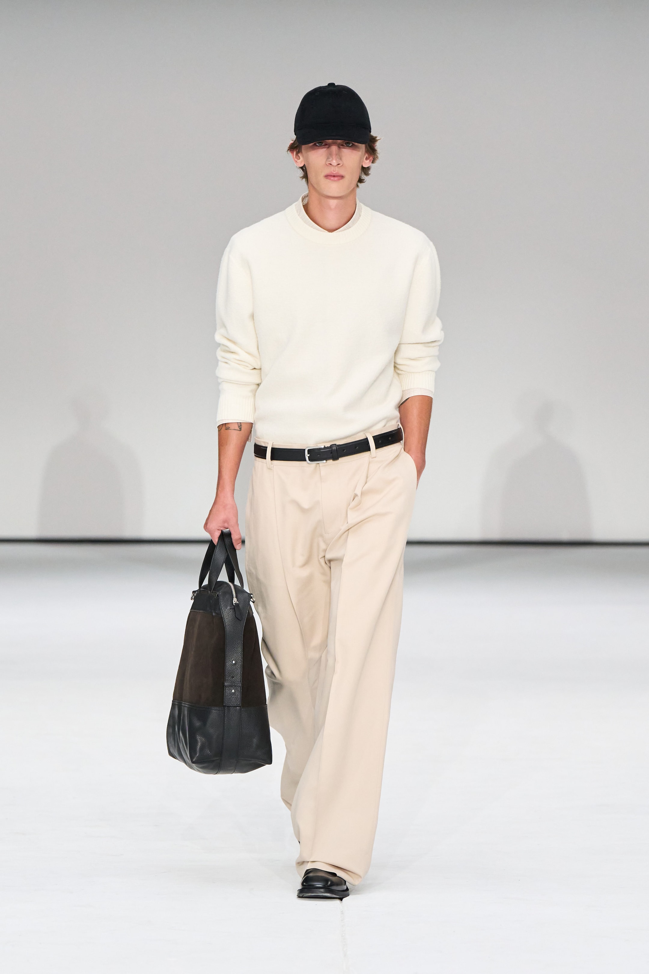 PLEATED WIDE-LEG PANTS