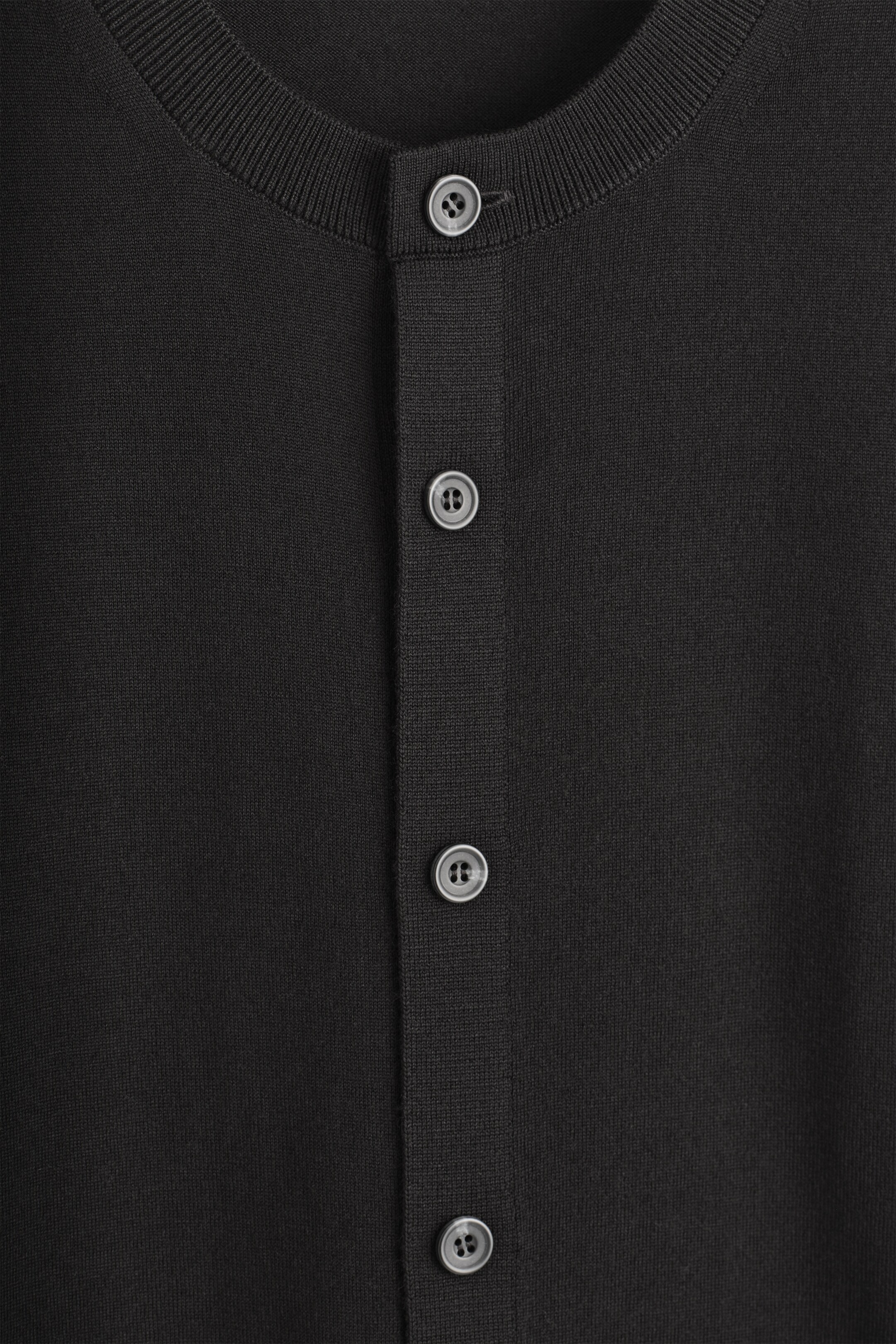 Ver imagen más grande: CÁRDIGAN DE LANA MERINO CON CUELLO REDONDO - NEGRO - HOMBRE | H&M ES 7