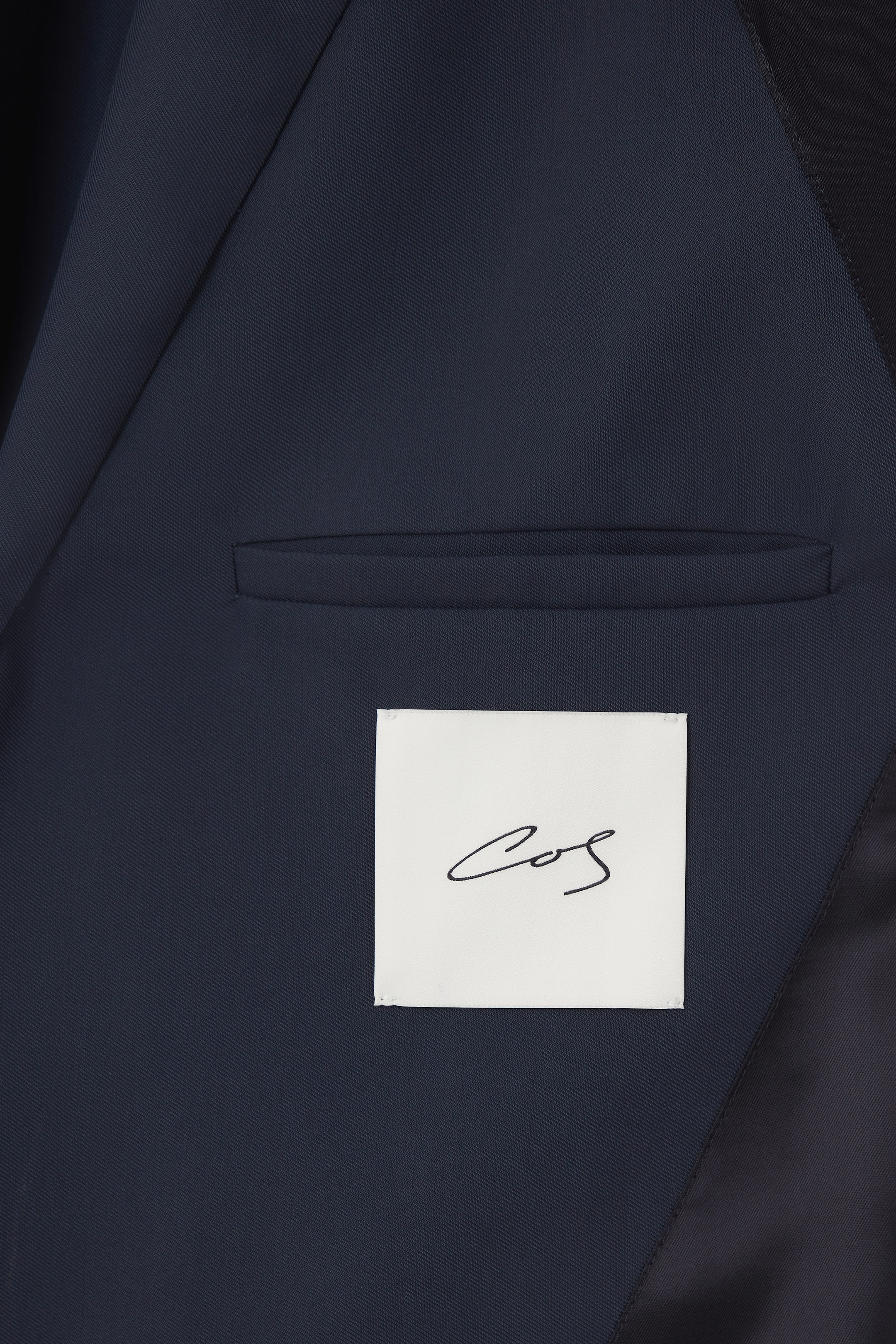 THE FOLDED-LAPEL WOOL TWILL BLAZER