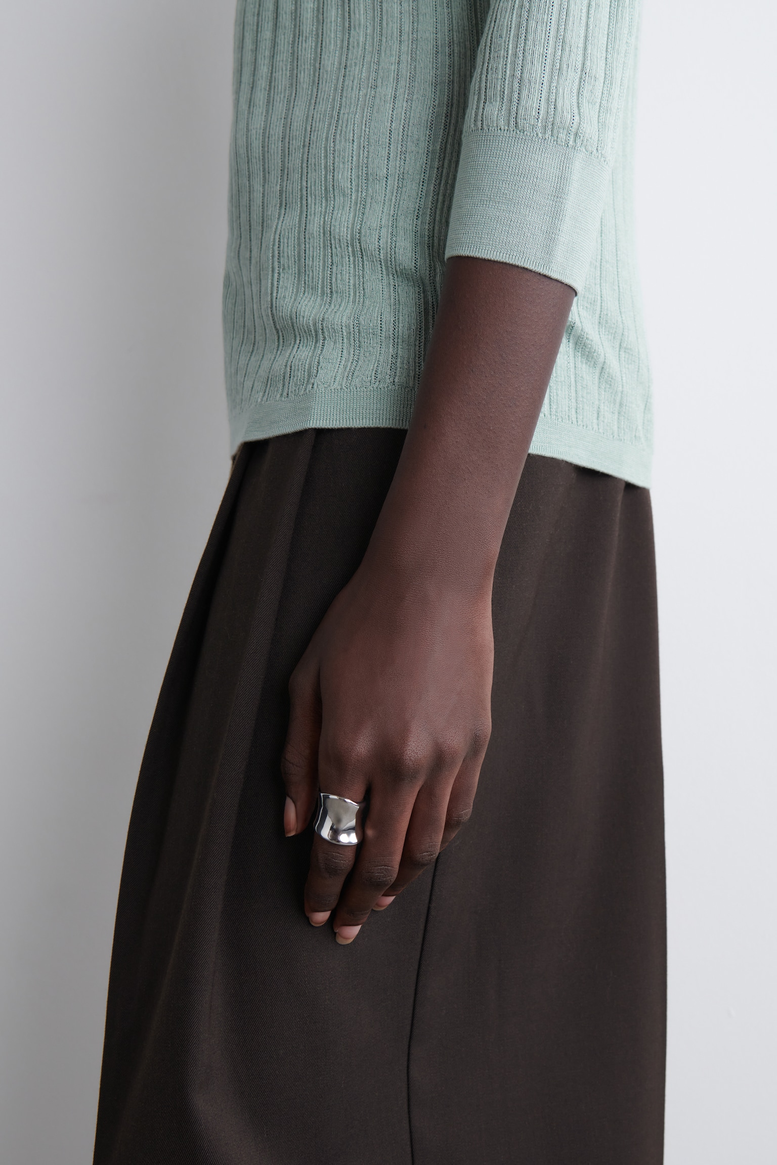 ELONGATED SCULPTED RING - SILVER/GOLD