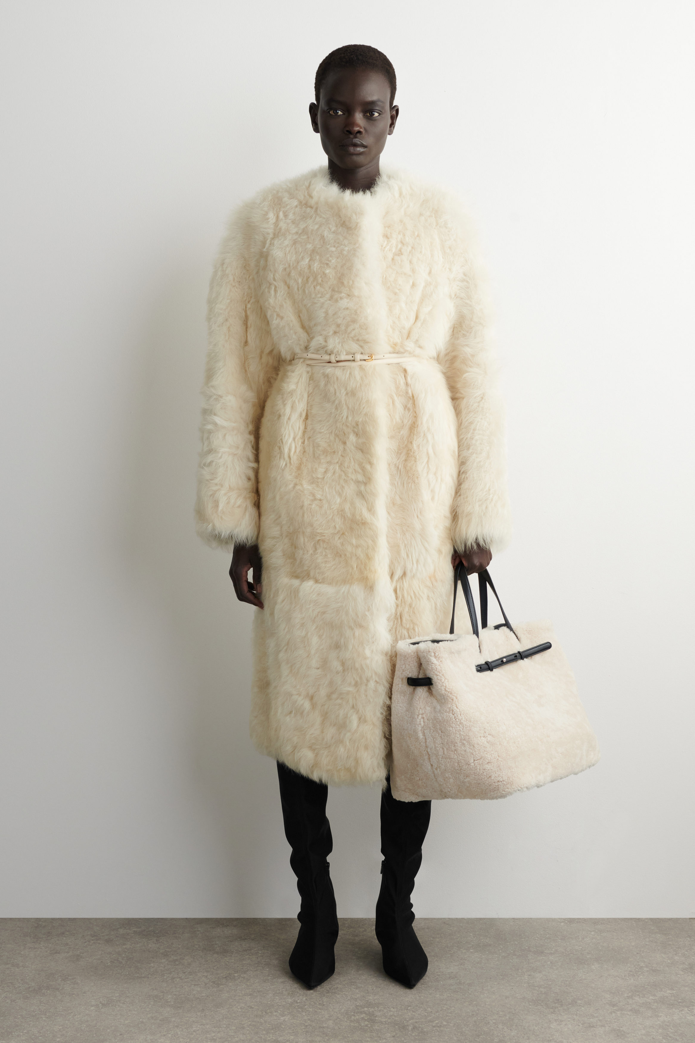 CHALET TOTE BAG - SHEARLING - ECRU | COS US
