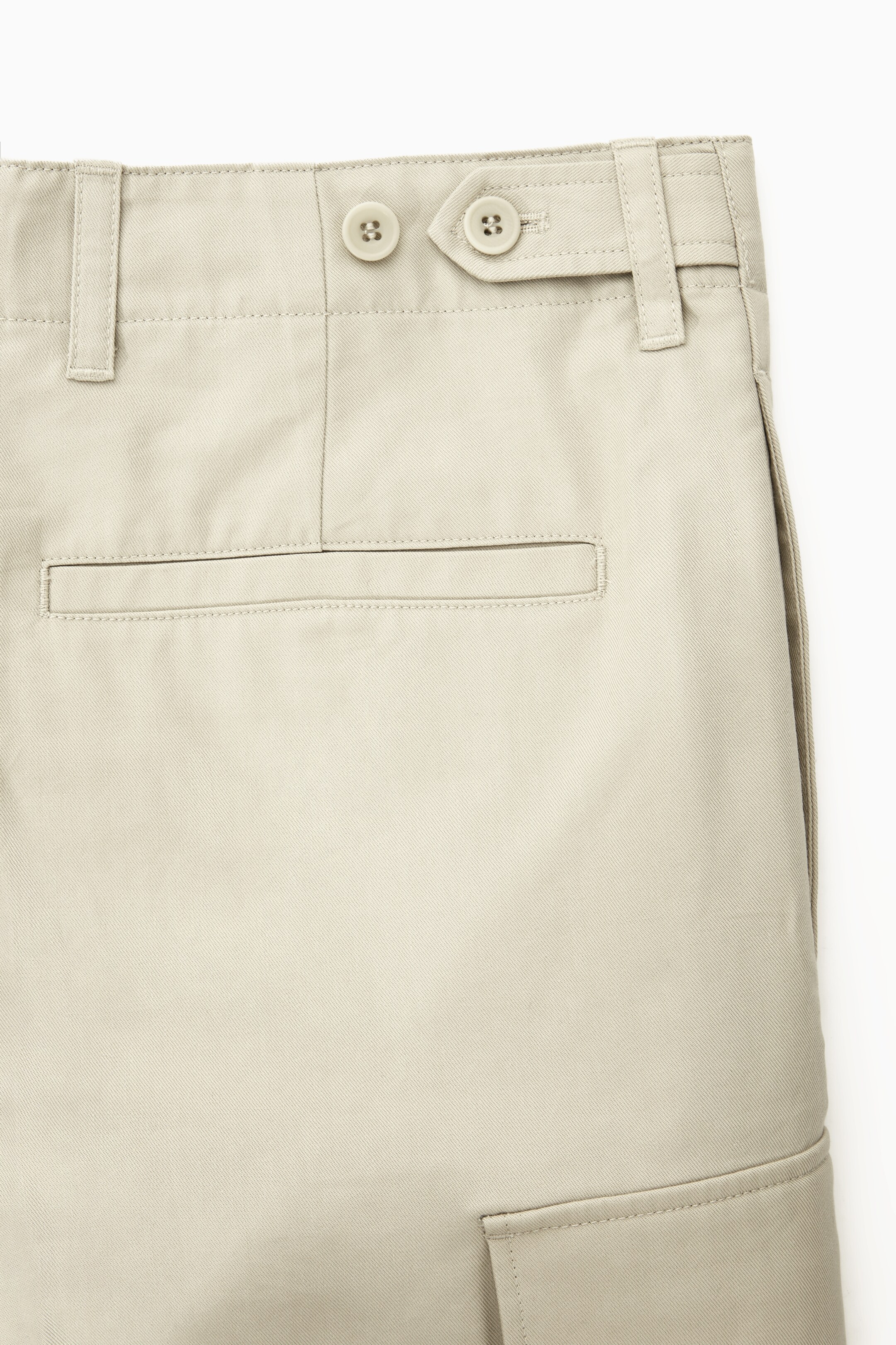 Größeres Bild ansehen: ELEGANTE UTILITY-SHORTS - Hellbeige - Men | H&M DE 2