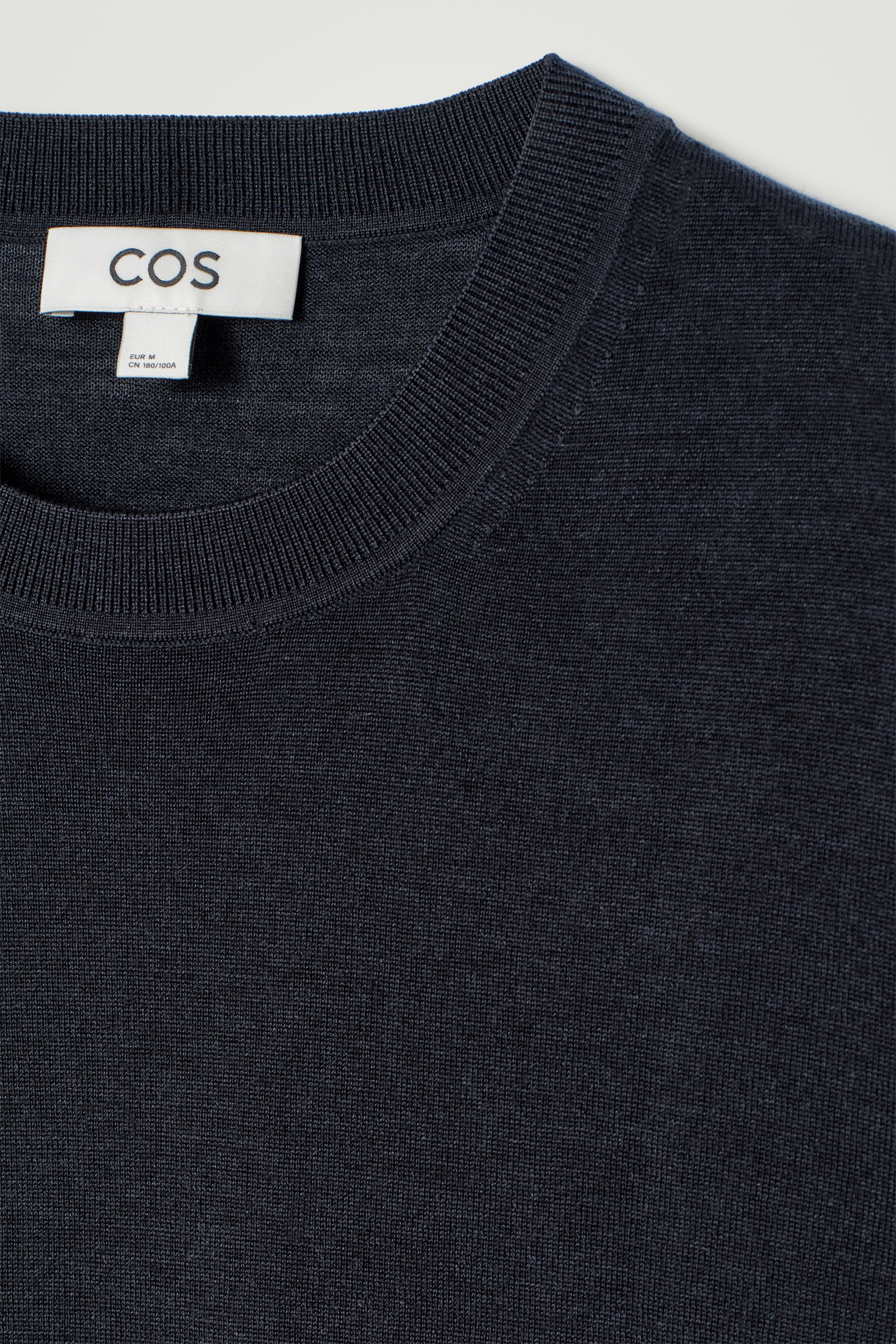 Zobacz większy obraz: DOPASOWANY T-SHIRT Z WEŁNY MERINO - GRANATOWY - ON | H&M PL 9