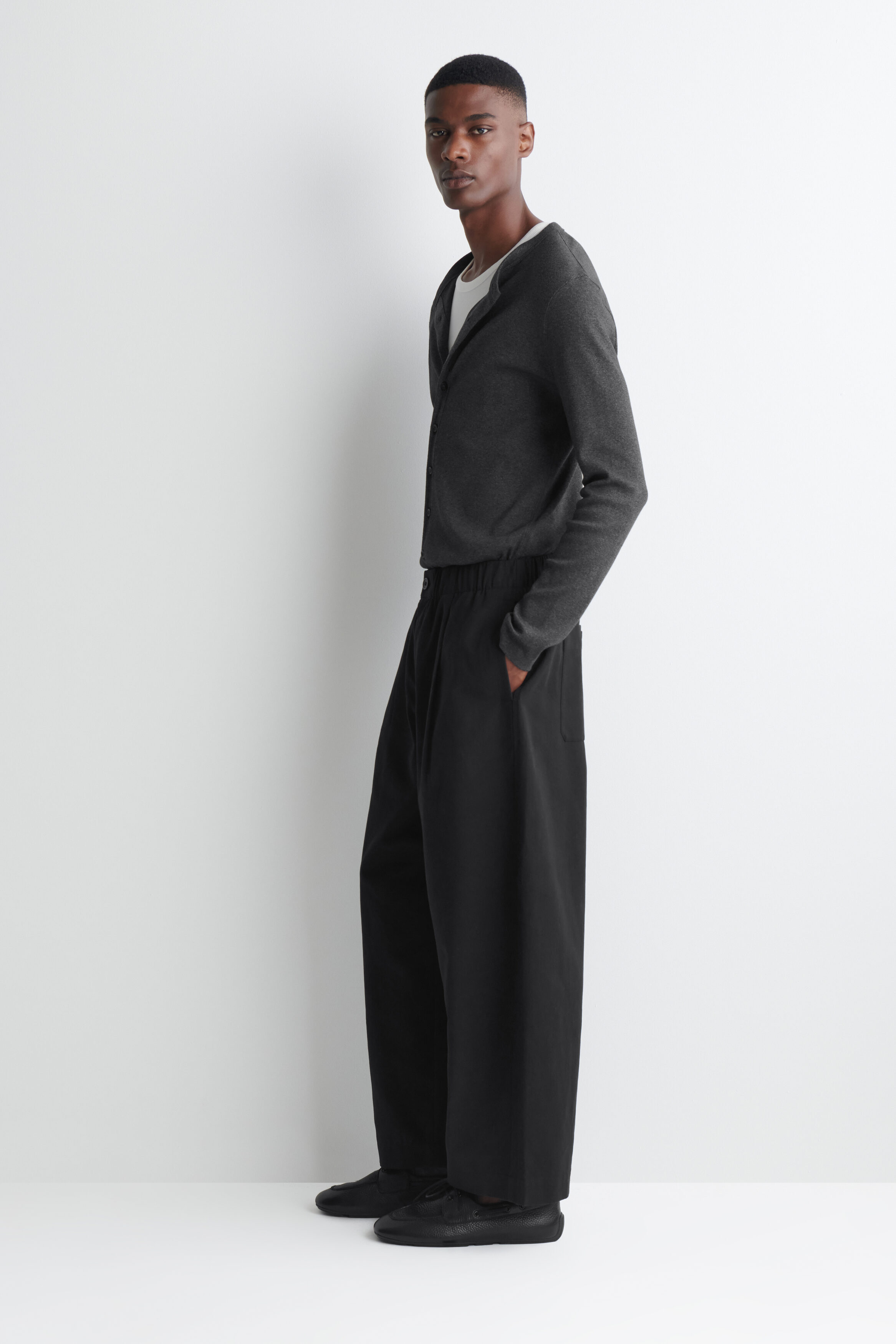 PLEATED RELAXED-FIT BARREL-LEG PANTS - thumbnail 3