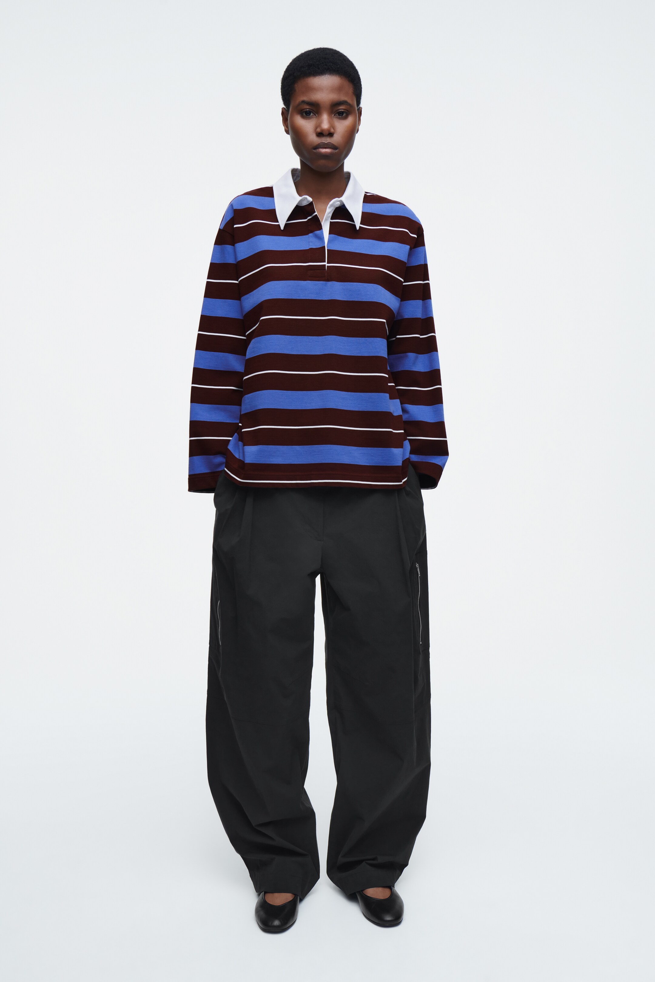 Größeres Bild anzeigen: GESTREIFTES LANGÄRMLIGES POLOSHIRT - ROT/KOBALTBLAU/STREIFEN - Ladies | H&M AT 2