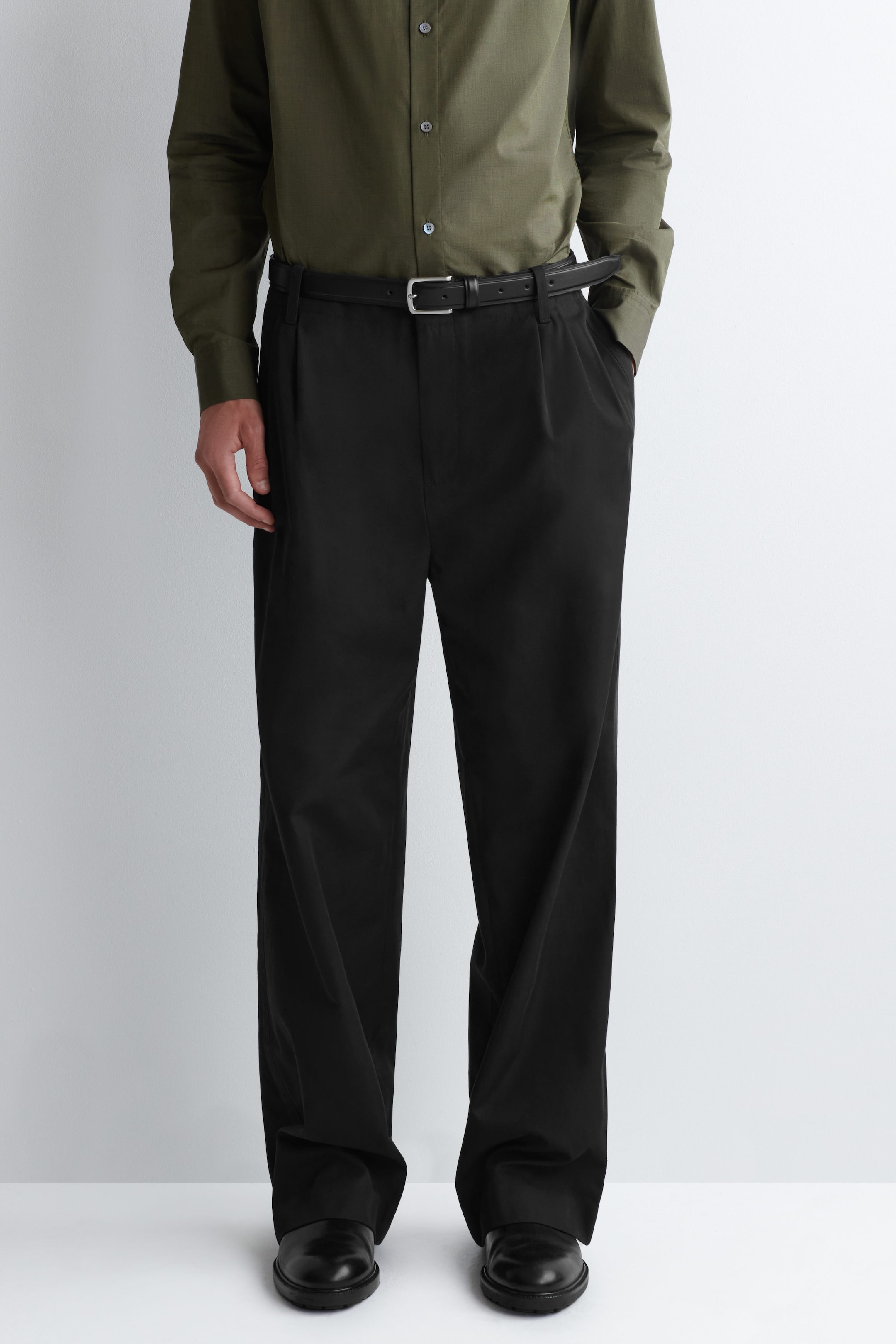 PLEATED WIDE-LEG PANTS