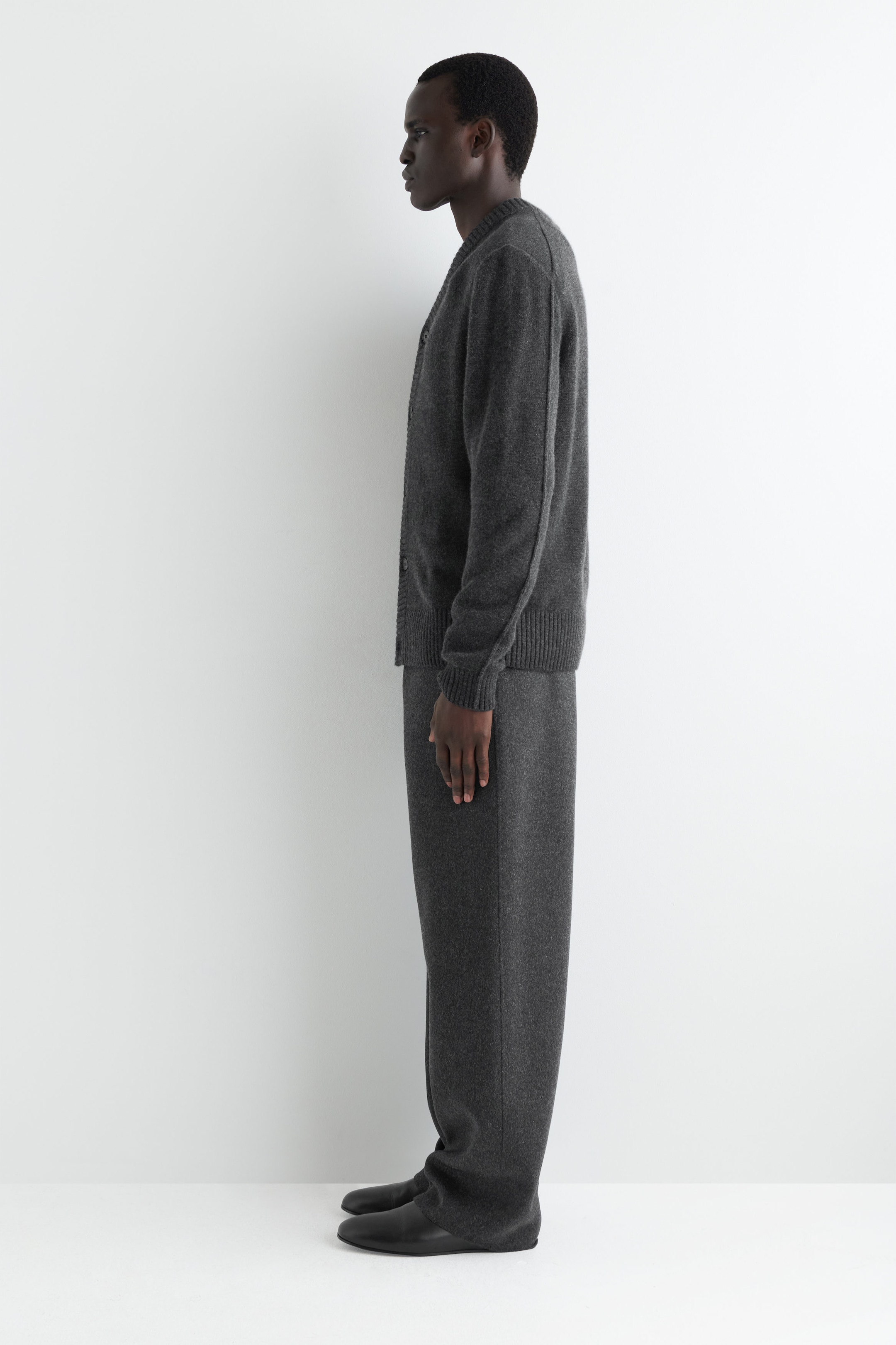 CASHMERE V-NECK CARDIGAN