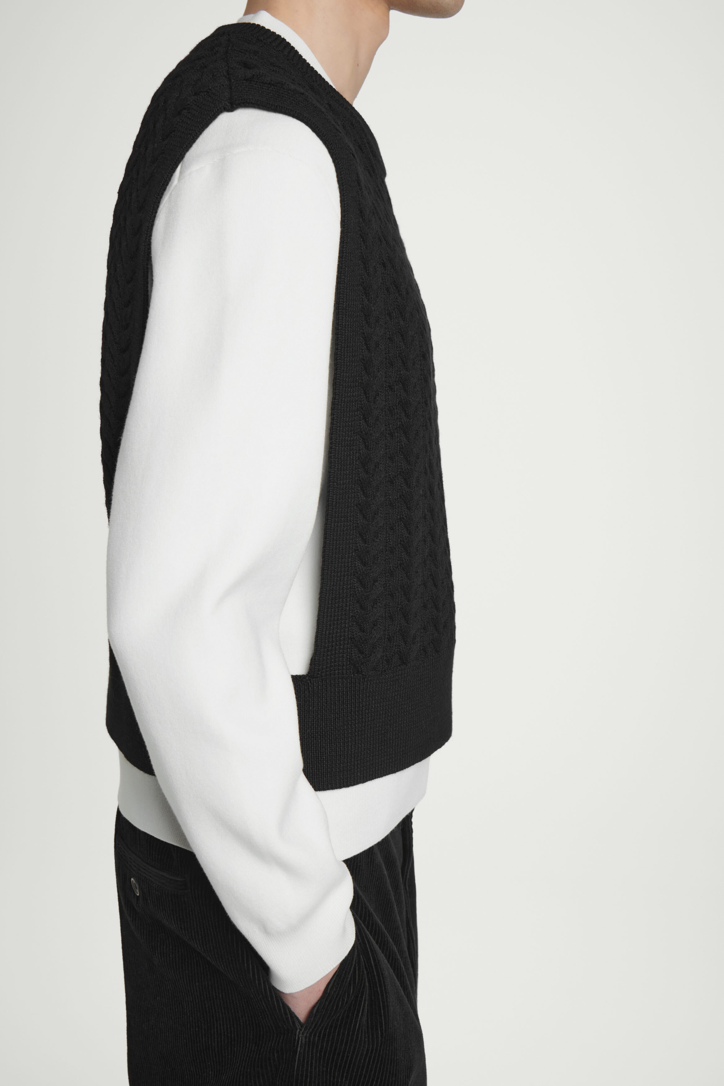CABLE-KNIT WOOL HYBRID TANK - BLACK | COS
