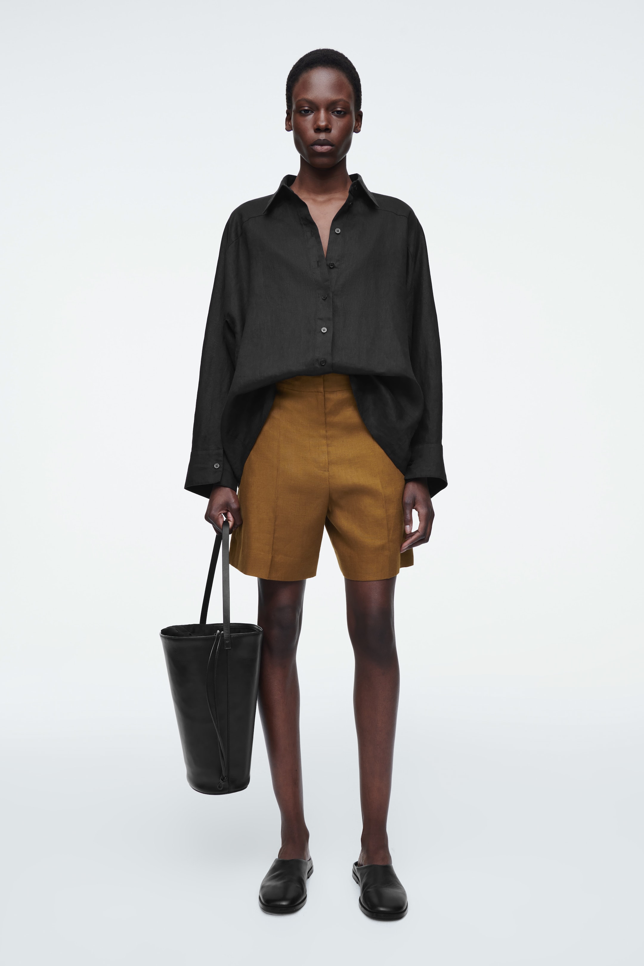 Visualizza immagine più grande: SHORTS SARTORIALI IN LINO - OCRA - DONNA | H&M IT 1