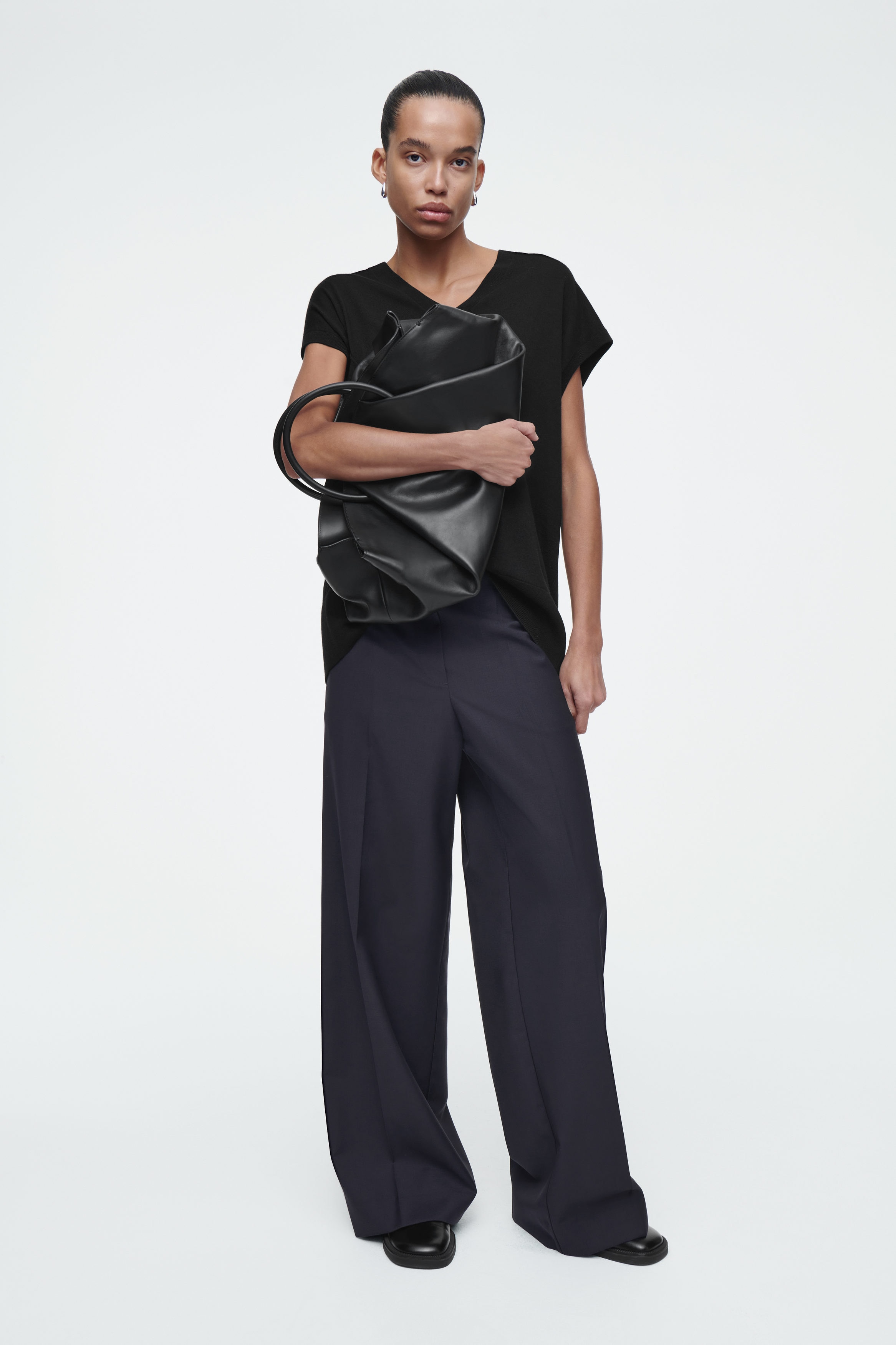 REGULAR ELASTICATED WOOL STRAIGHT-LEG PANTS - NAVY | COS