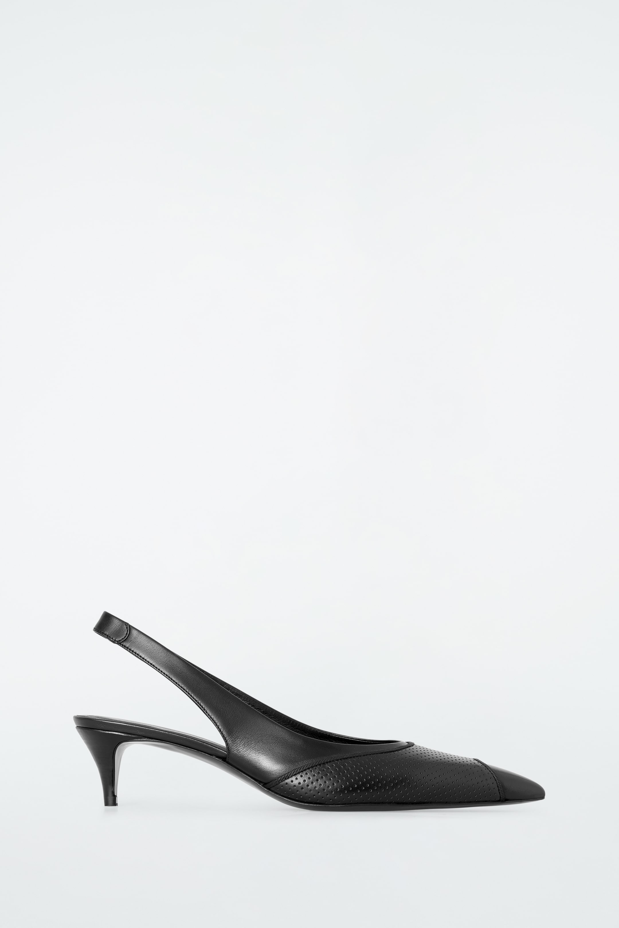 Visualizza immagine più grande: SLINGBACK CON KITTEN HEEL IN PELLE PERFORATA - NERO - DONNA | H&M IT 4