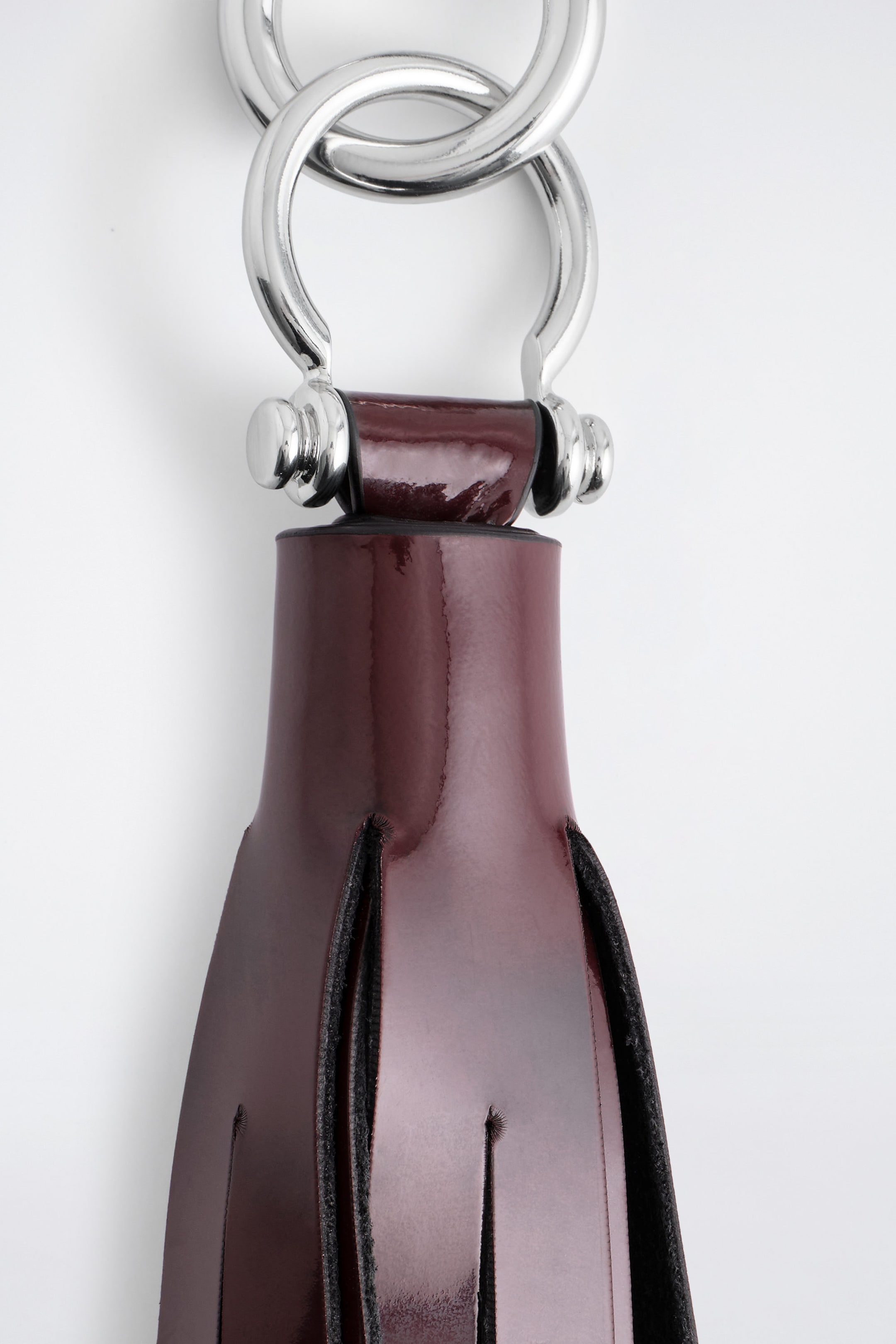 TASSELED LEATHER KEYRING