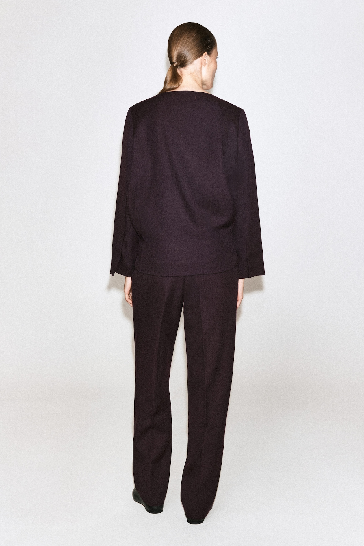 TAILORED WOOL BOAT-NECK TOP — UMBER