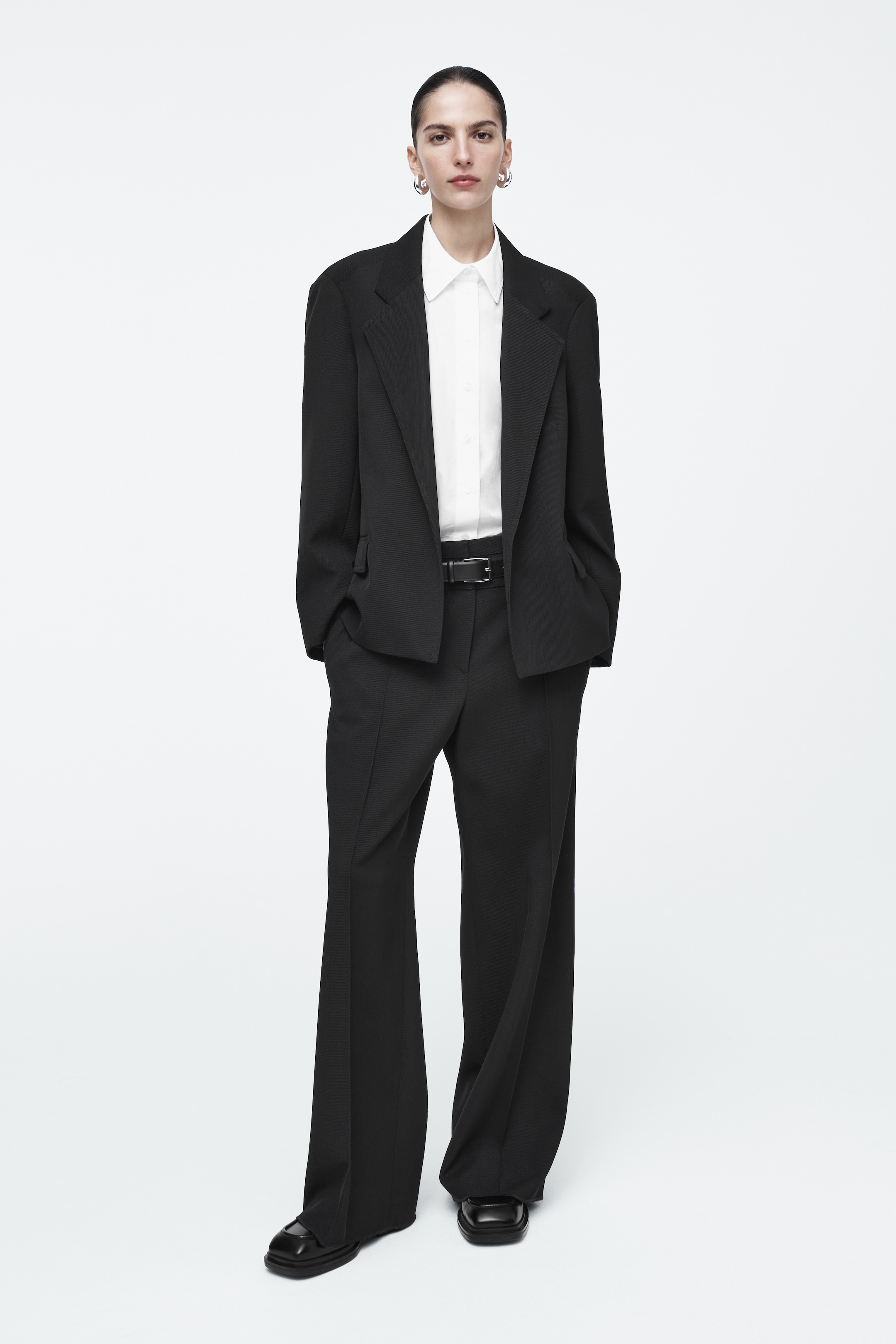 Grösseres Bild ansehen: OVERSIZED-BLAZER MIT MARKANTER SCHULTERPARTIE - SCHWARZ - DAMEN | H&M CH 3