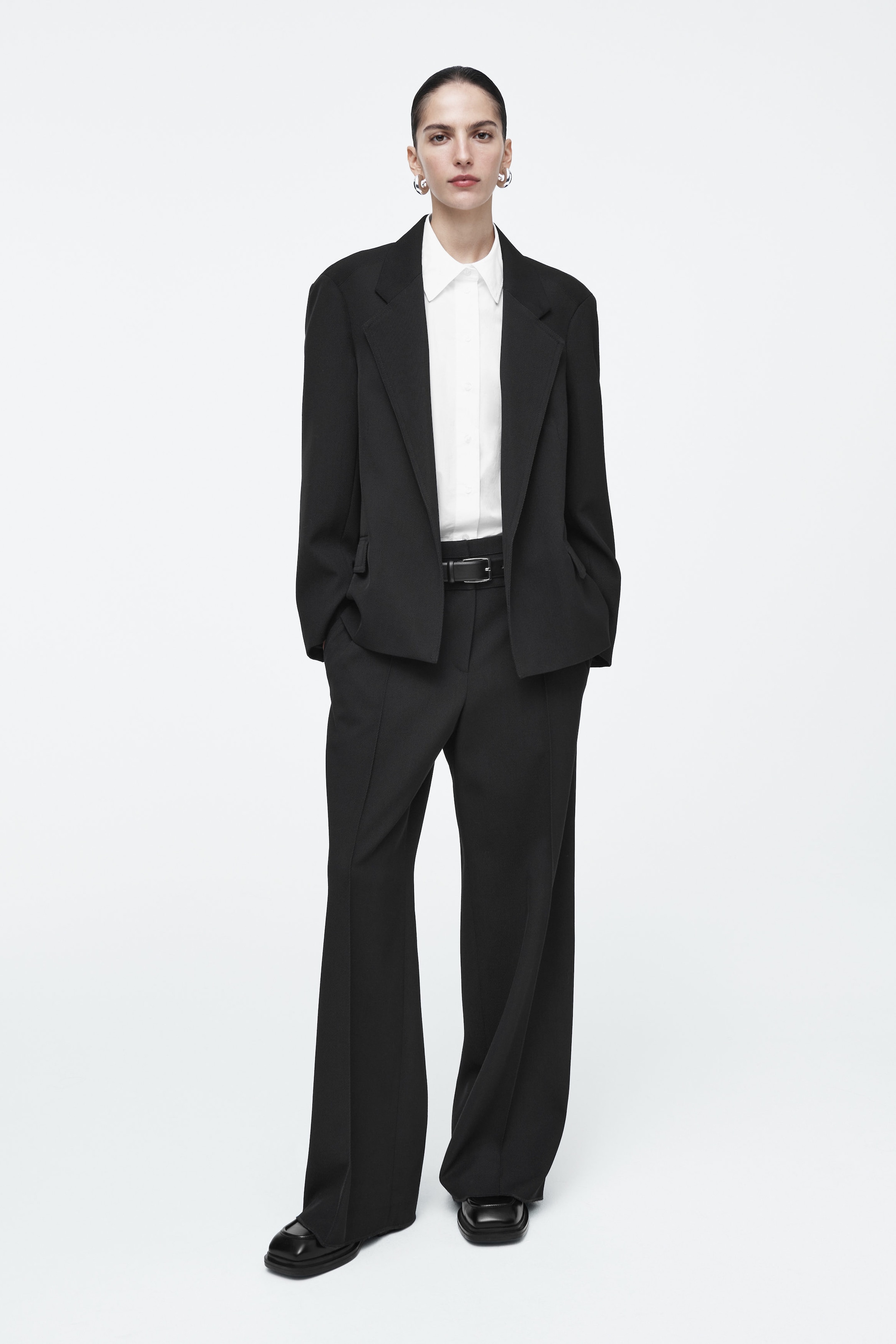 OVERSIZED EXAGGERATED-SHOULDER BLAZER
