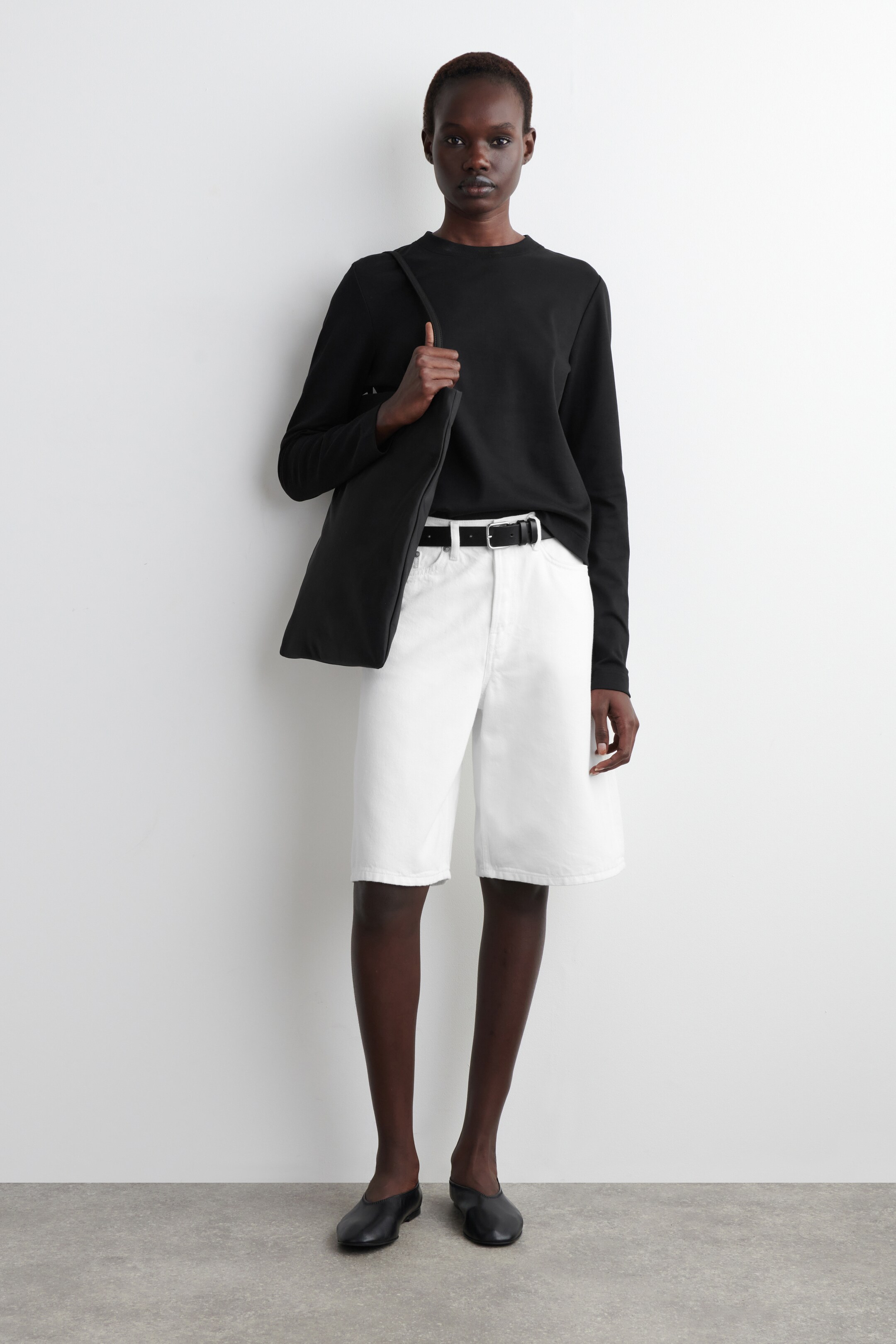 Nagyobb kép megtekintése: LETISZTULT VONALÚ, NORMÁL VÁGÁSÚ, HOSSZÚ UJJÚ PÓLÓ - BLACK - NŐI | H&M HU 2
