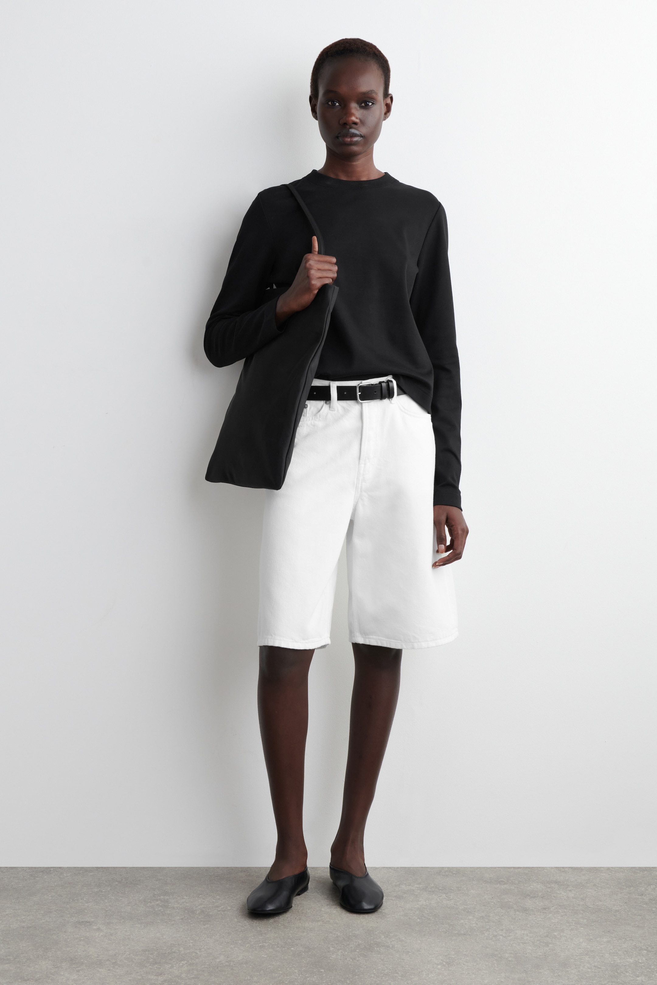 Visualizza immagine più grande: T-SHIRT LINEARE A MANICHE LUNGHE TAGLIO REGOLARE - NERO - DONNA | H&M IT 2