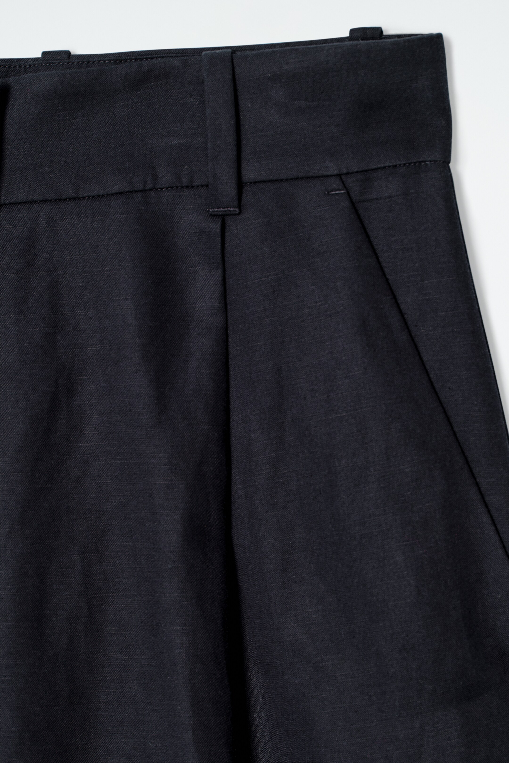 Vezi imaginea mai mare: PANTALONI LEJERI DIN AMESTEC DE IN - BLEUMARIN - FEMEI | H&M RO 7