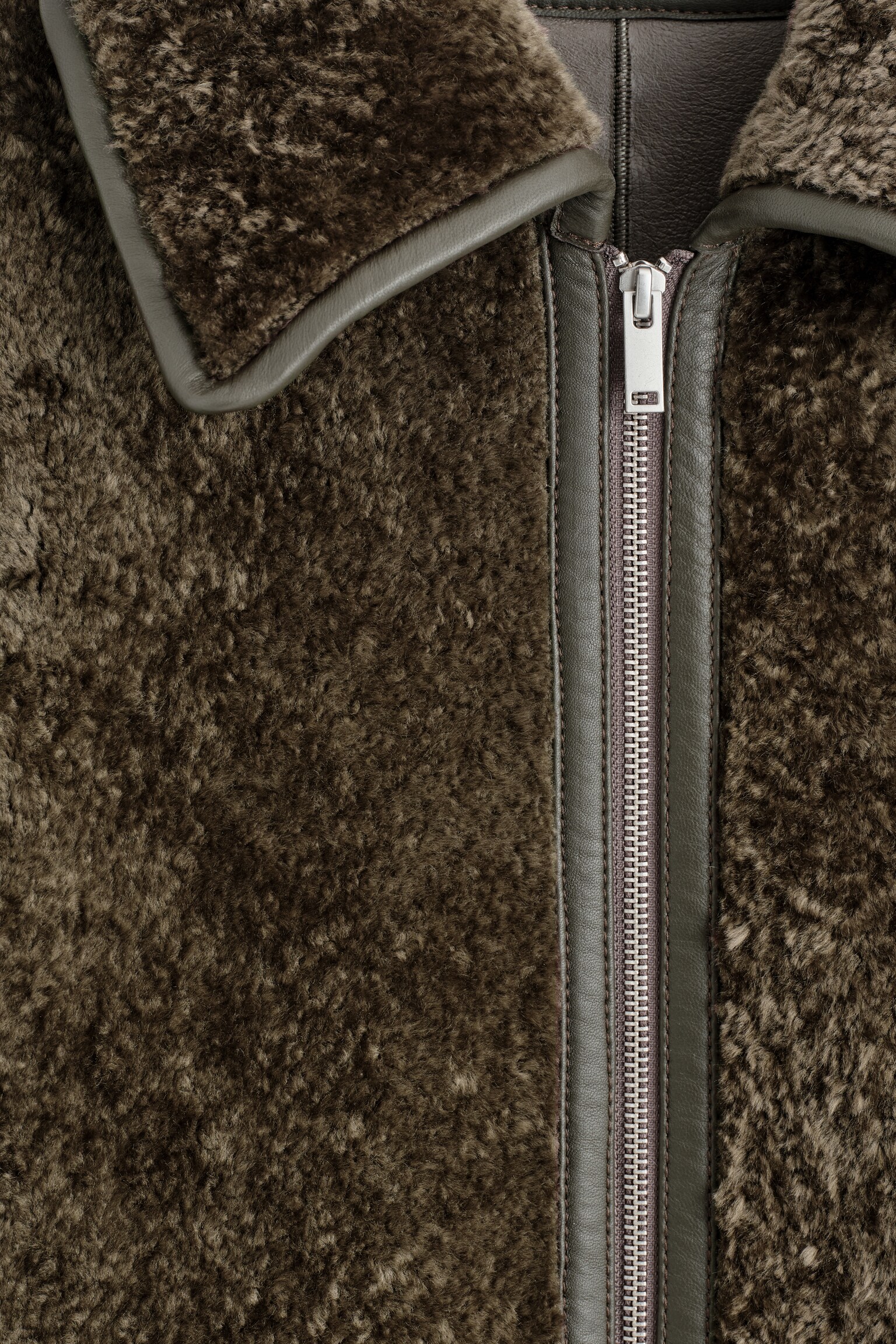 LEATHER-BONDED SHEARLING LONG COAT - KHAKI - 7