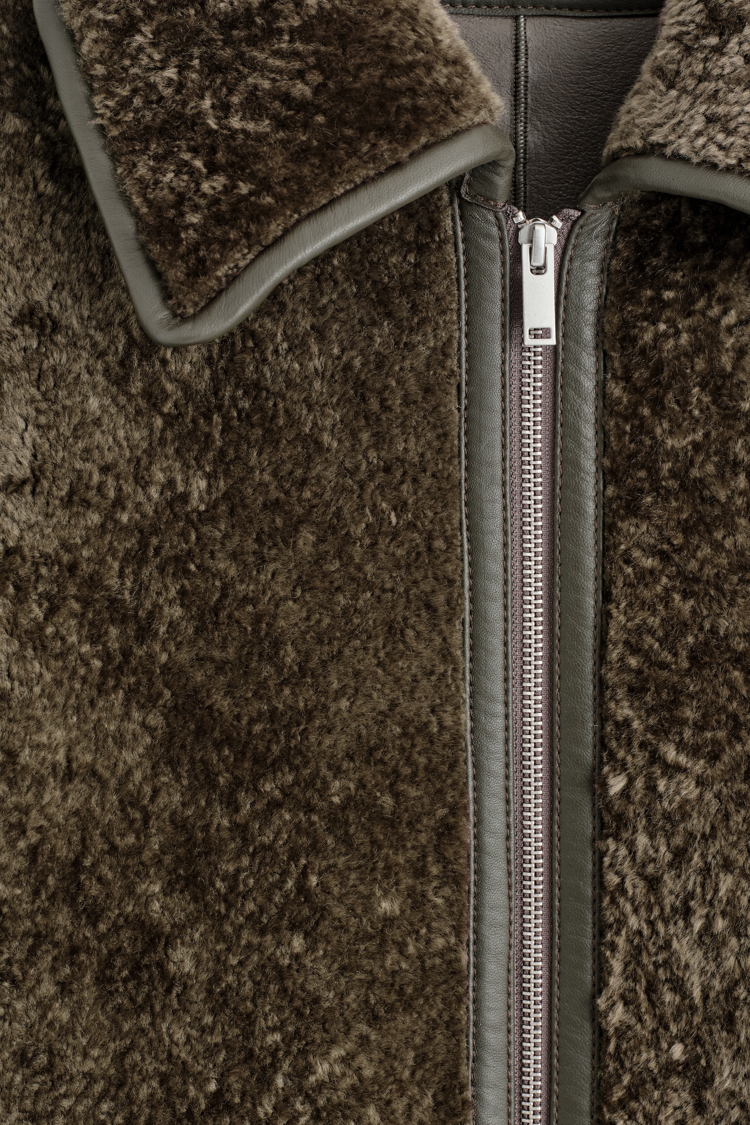 LEATHER-BONDED SHEARLING LONG COAT - KHAKI - 6