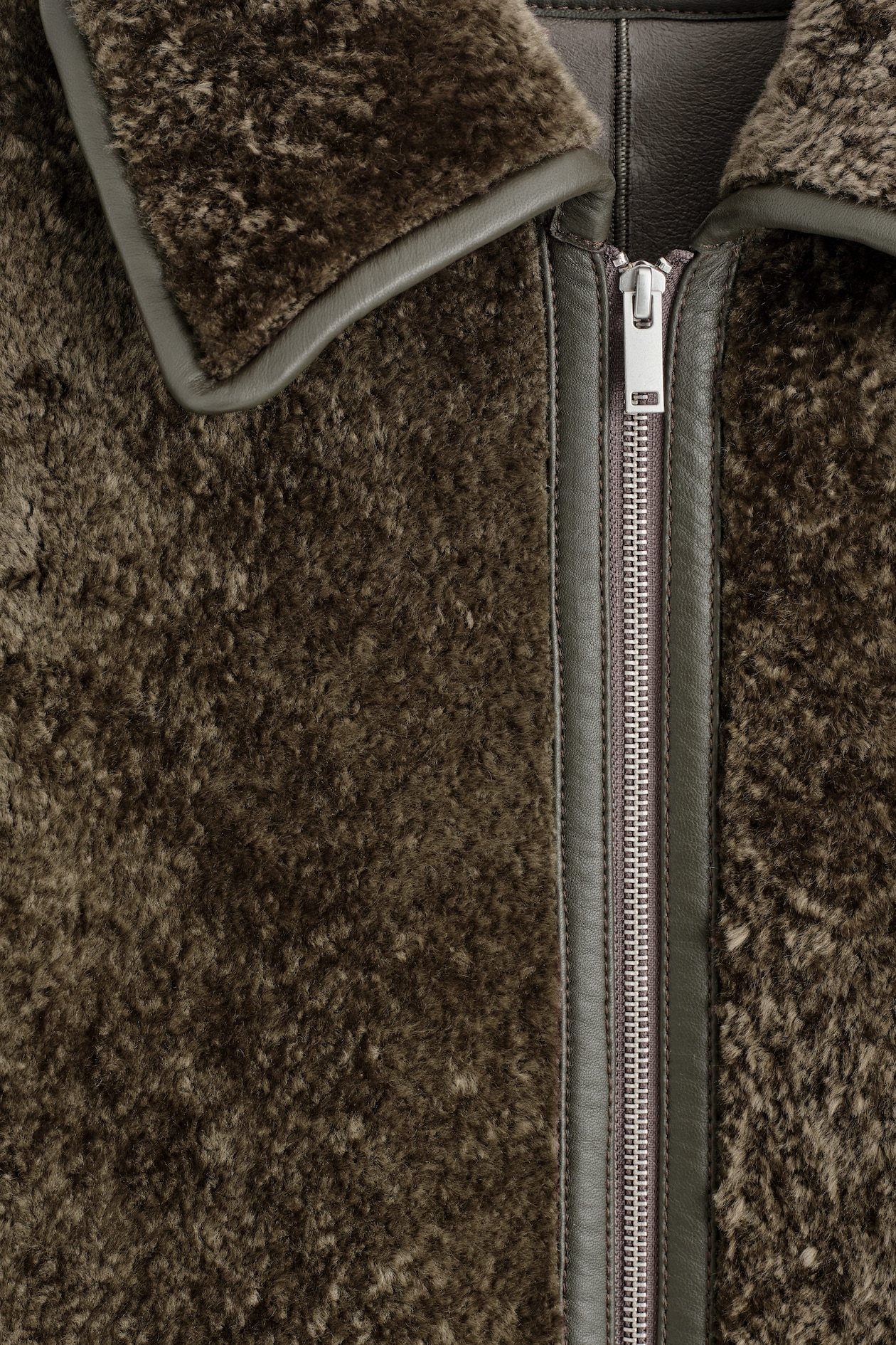 LEATHER-BONDED SHEARLING LONG COAT — KHAKI