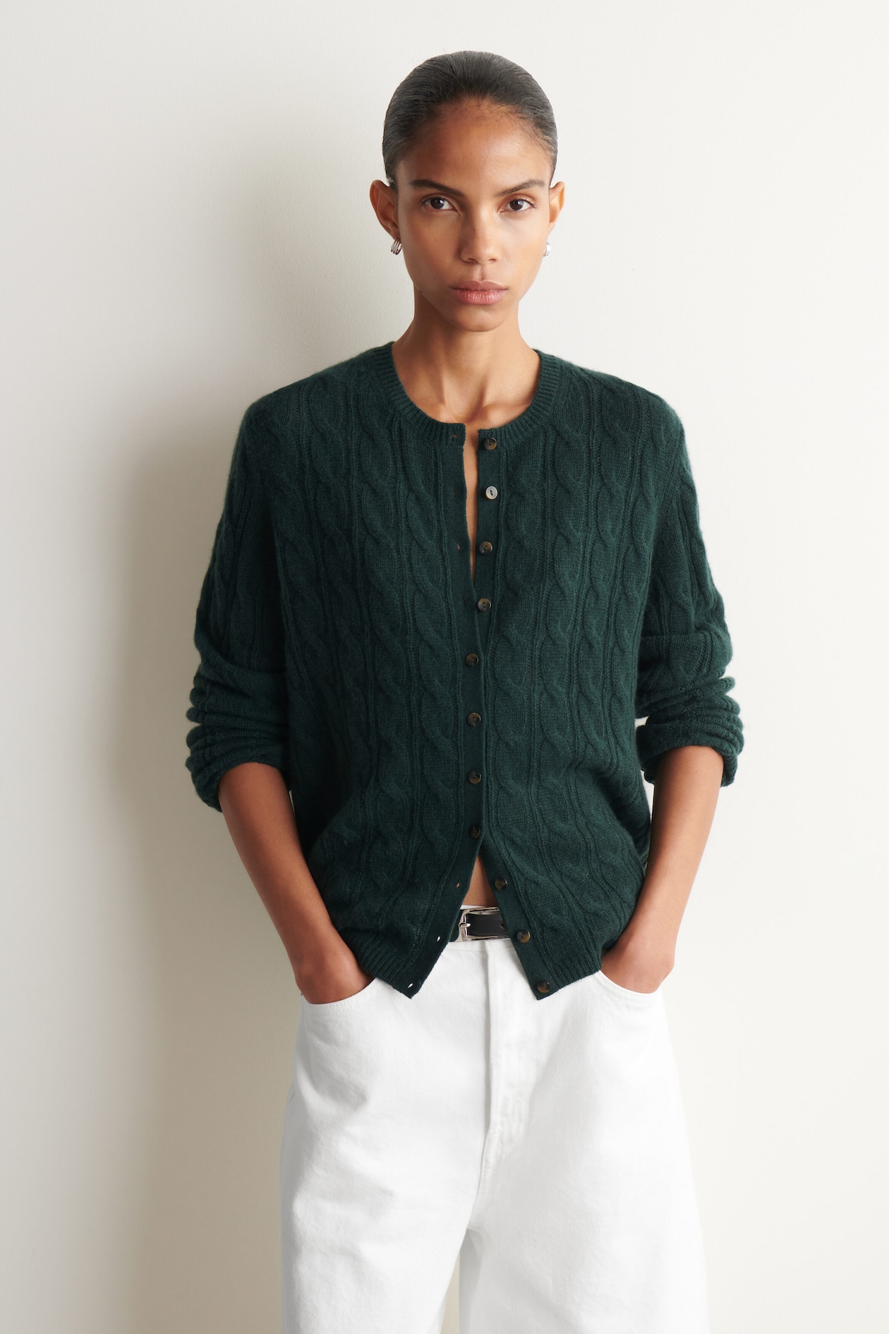 CABLE-KNIT PURE CASHMERE CARDIGAN — DARK GREEN