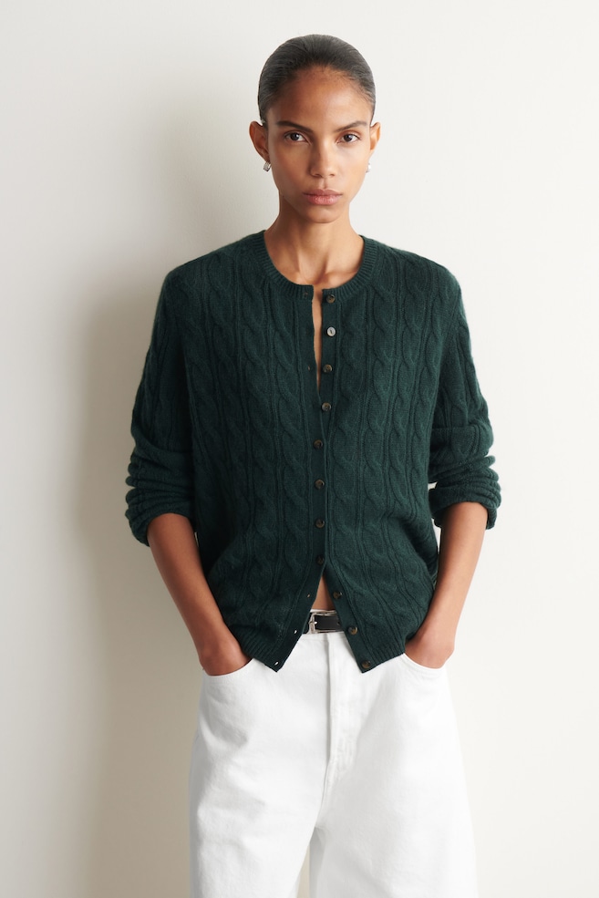 CABLE-KNIT PURE CASHMERE CARDIGAN — DARK GREEN