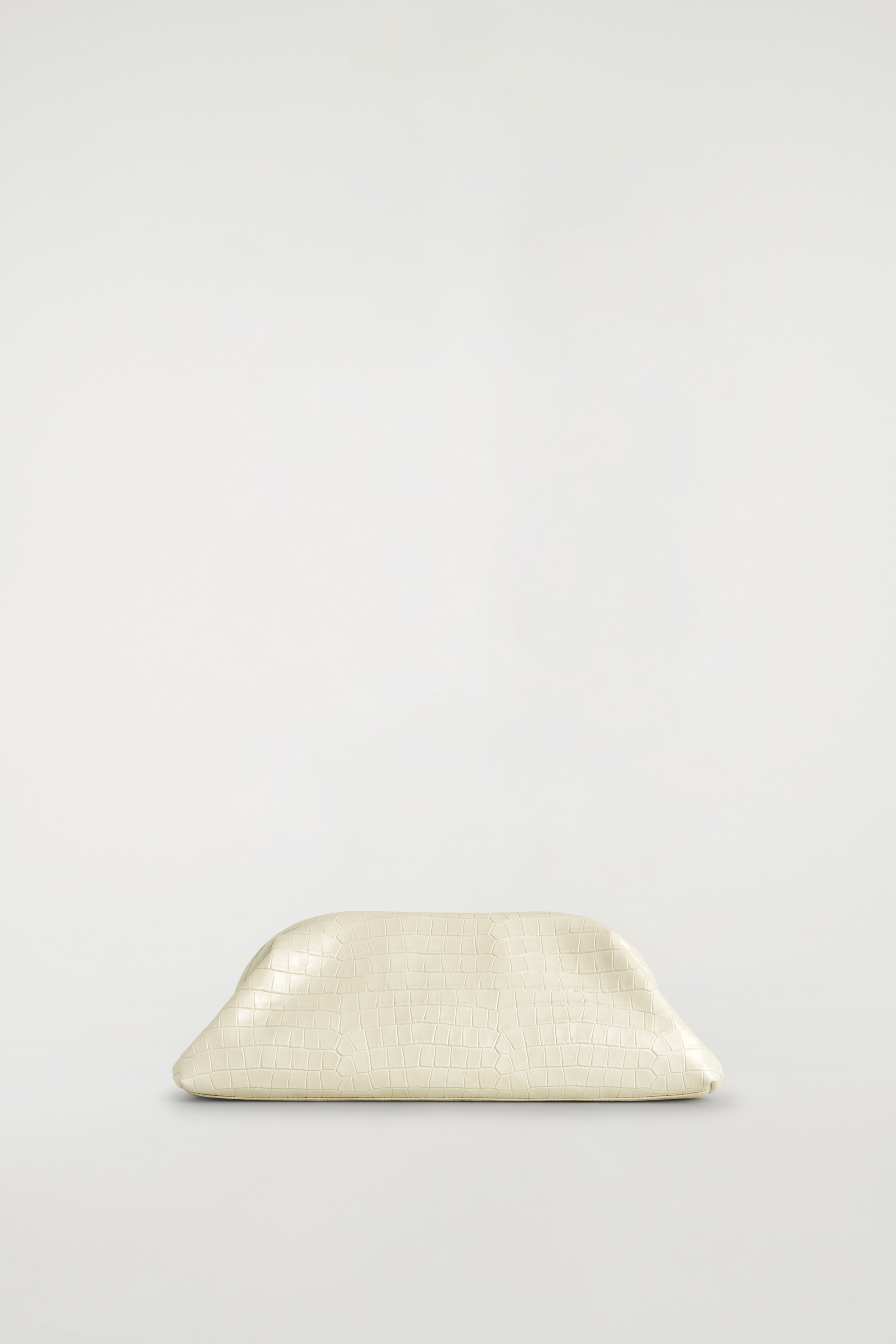 KOŽENÁ KABELKA INGOT CLUTCH - BÍLÁ / KROKODÝLÍ EFEKT