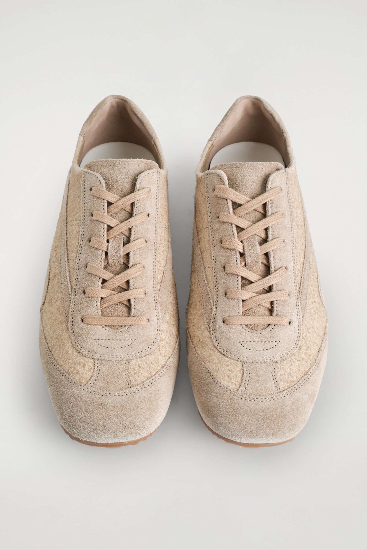 SCHLICHTE SNEAKERS AUS VELOURSLEDER - CAPPUCCINO/Stahlblau - 3
