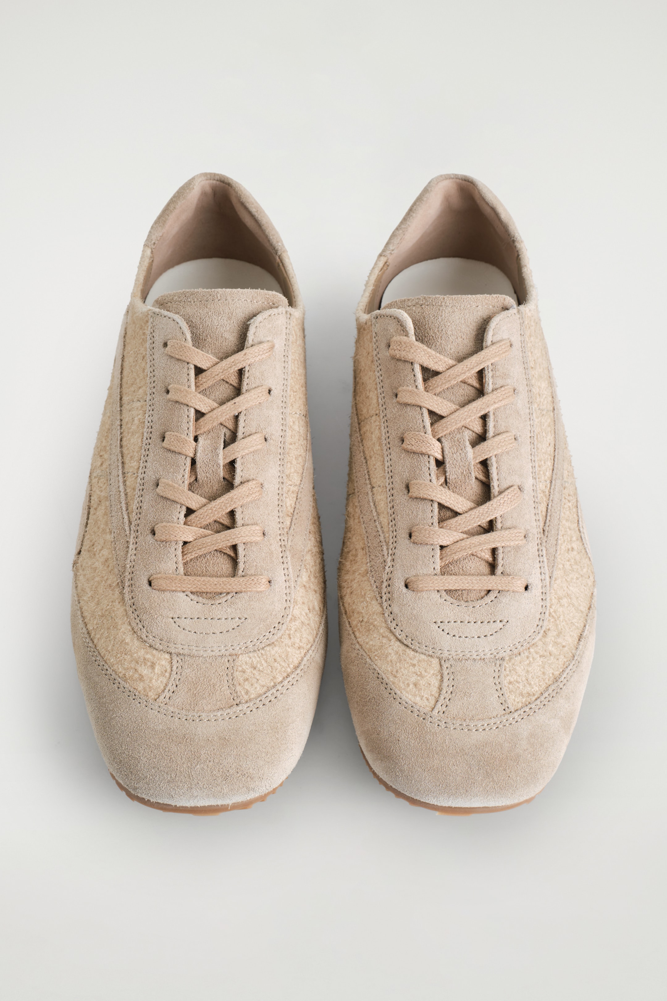 Agrandir l'image: BASKETS MINIMALISTES EN DAIM - CAPPUCCINO - HOMME | H&M CH 5
