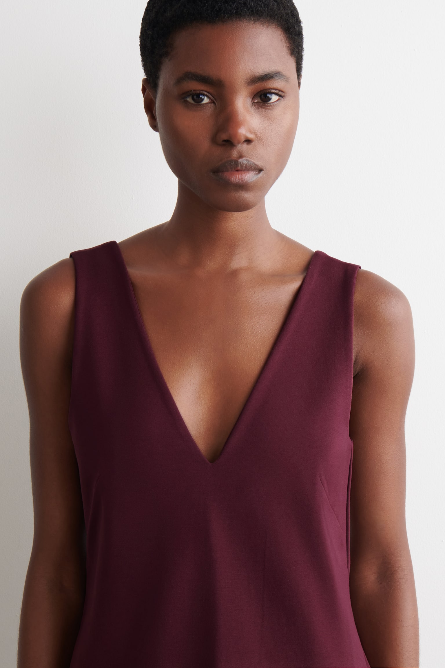 ROBE MIDI PORTEFEUILLE À ENCOLURE EN V - ROUGE PROFOND/NOIR - 3