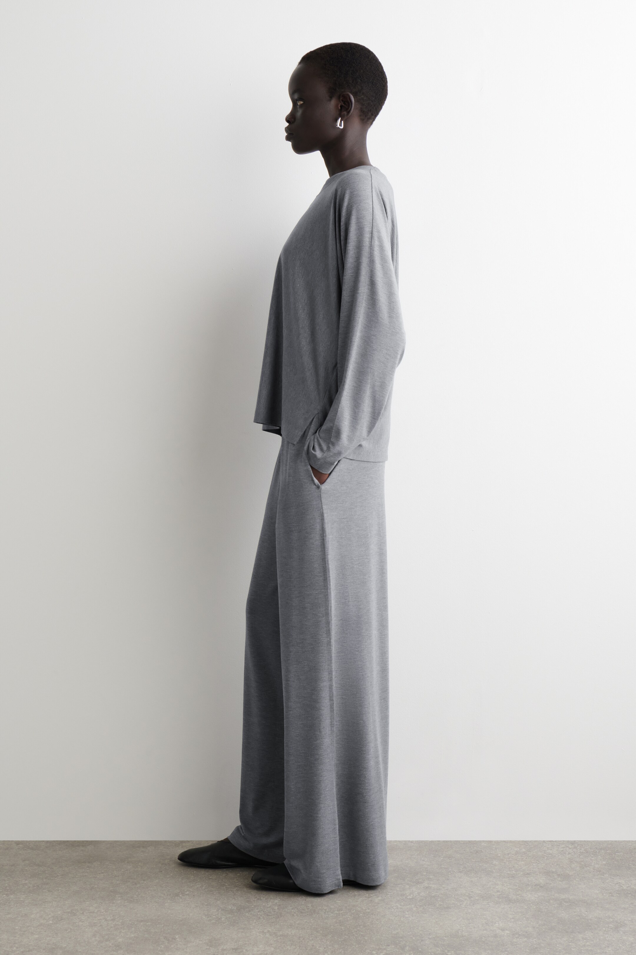 Ingrandisci l'immagine: FLUID JERSEY LONG-SLEEVED TOP - GREY - DONNA | H&M CH 4