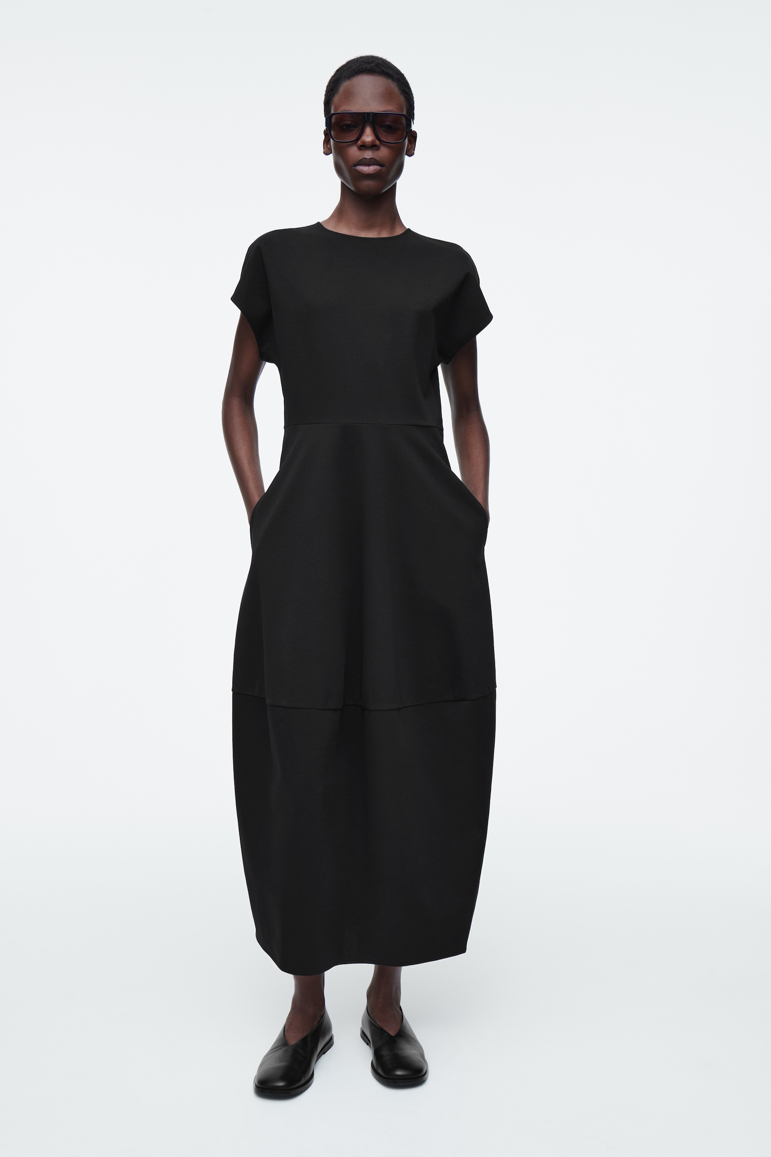 MIDIKLEID AUS BAUMWOLLE - SCHWARZ/NAVYBLAU