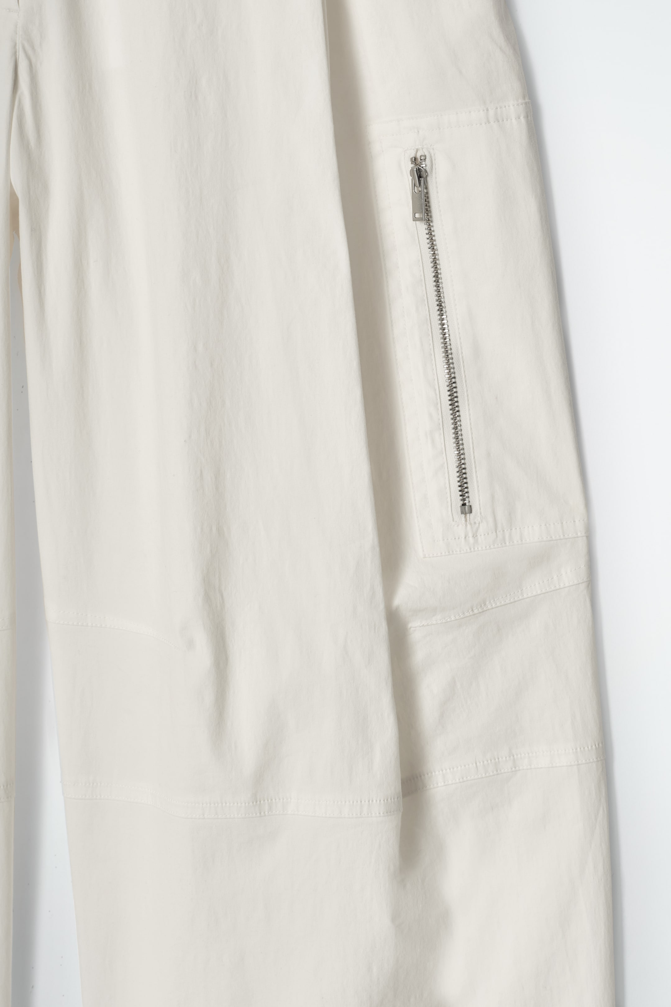 Visa större bild: UTILITY CARGOBYXOR MED BARREL-LEGS - OFF-WHITE - DAM | H&M SE 7