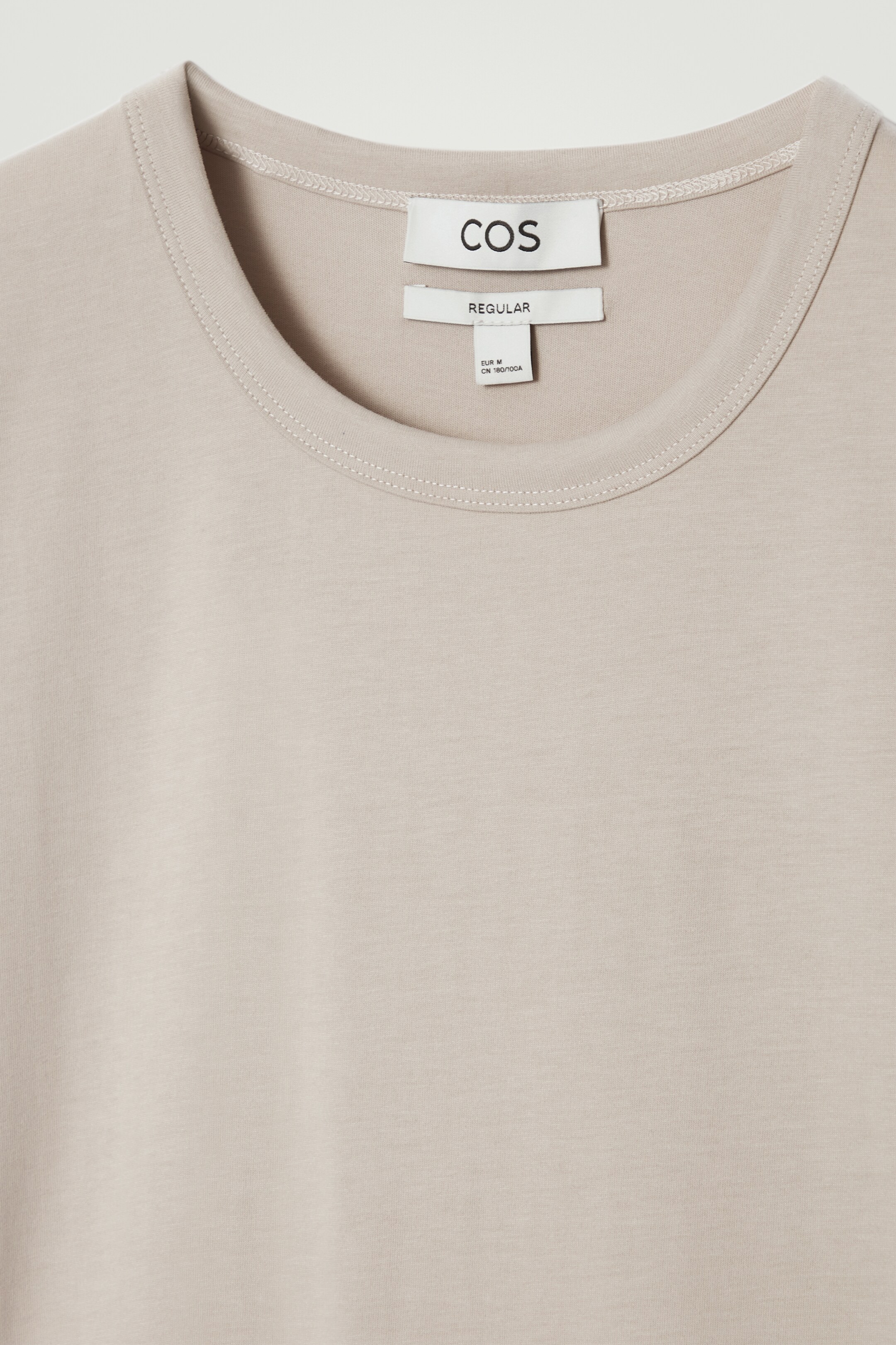 הצגת תמונה גדולה יותר: חולצת טי מבד כותנה מוברש בגזרה רגילה - בז' - Men | H&M IL 2