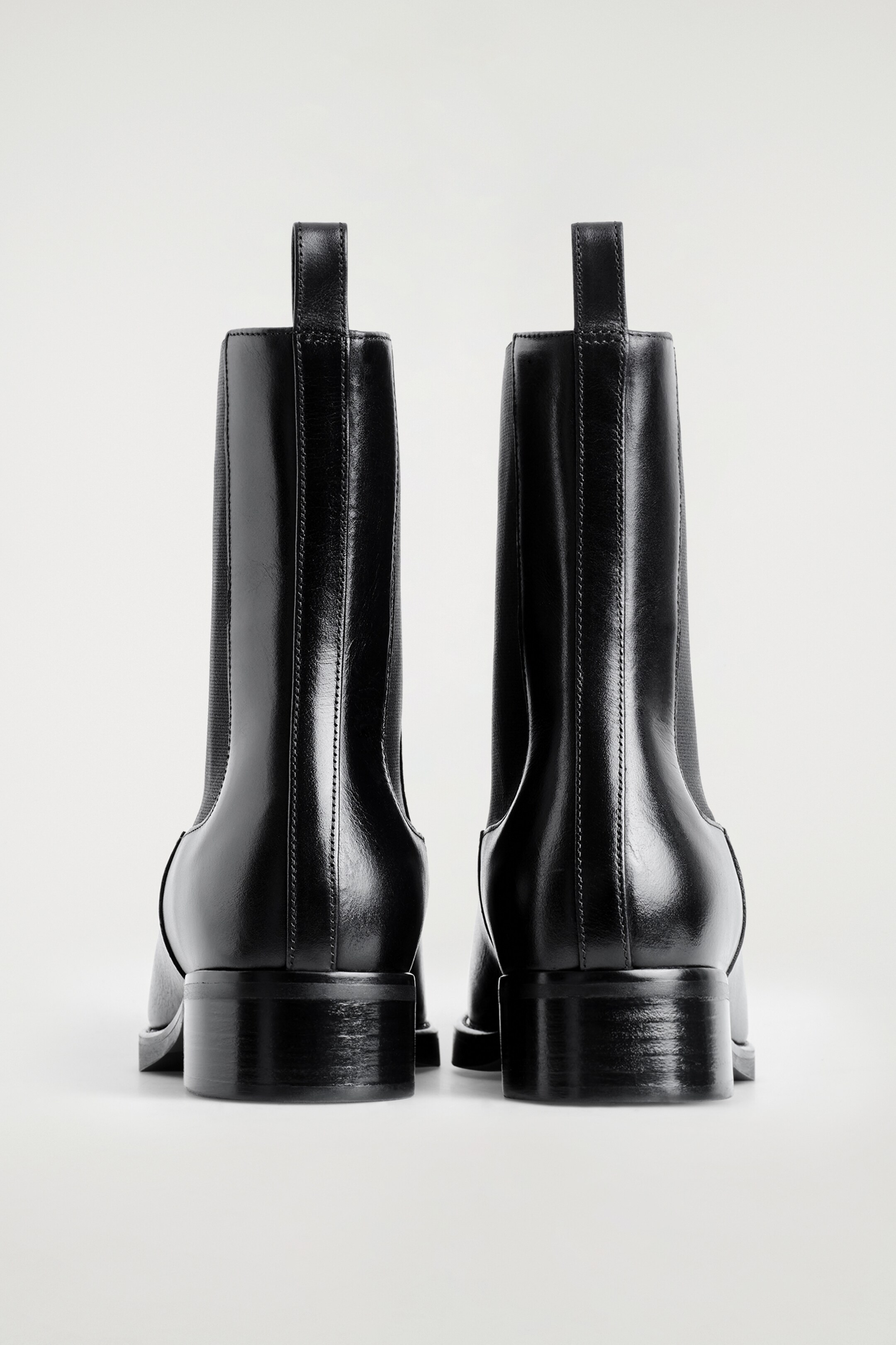 Agrandir l'image: CHELSEA BOOTS EN CUIR - NOIR - FEMME | H&M CH 6