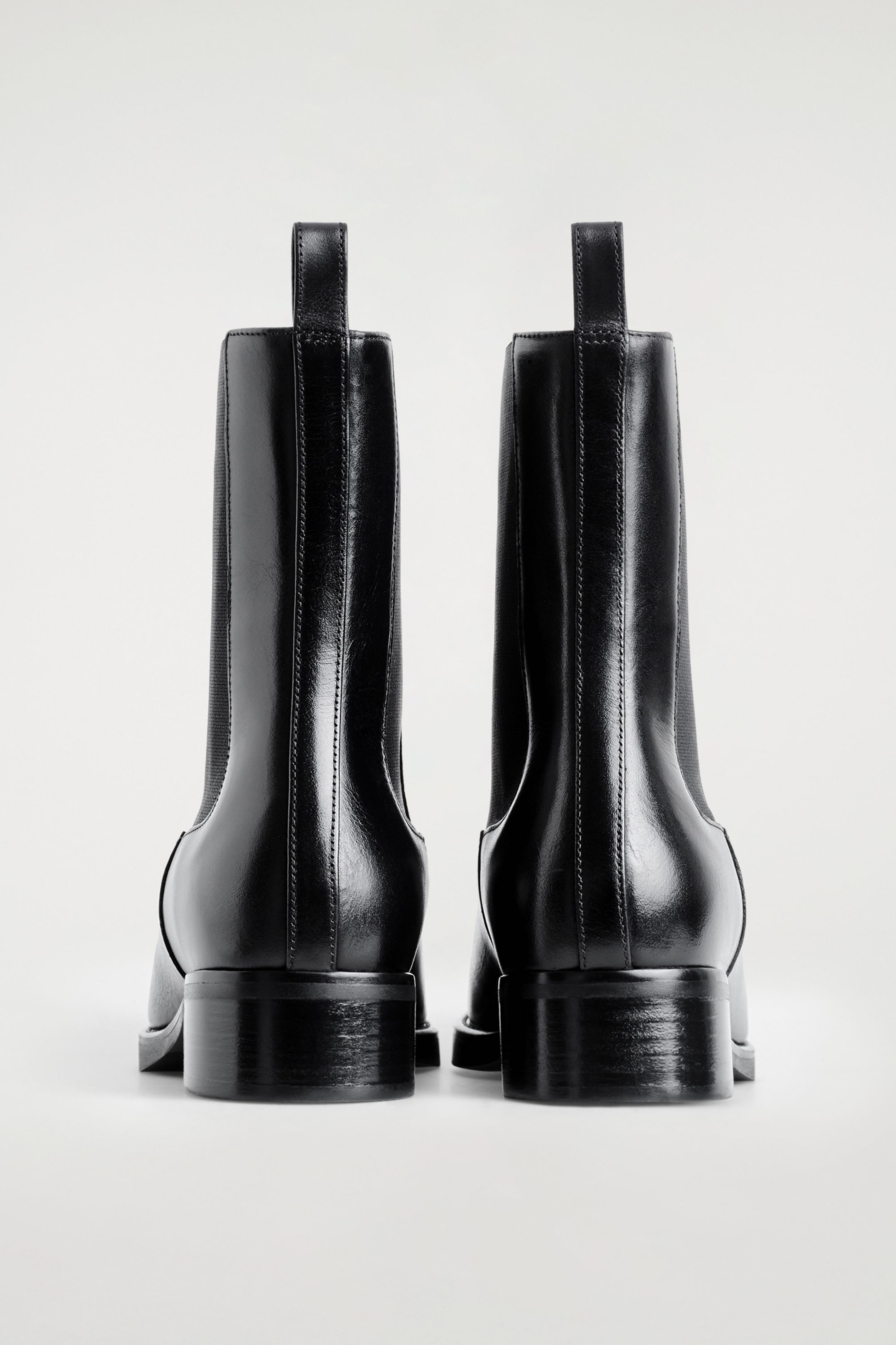 CHELSEA BOOTS EN CUIR