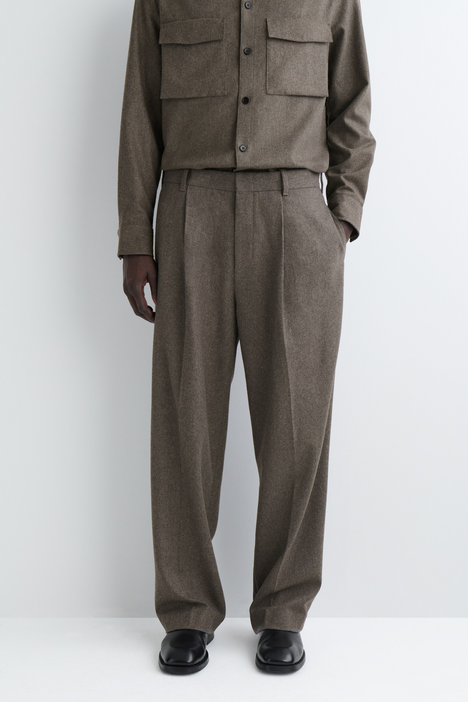 PANTALONES PERNERAS RECTAS DE LANA RELAXED FIT - HUESO - 7