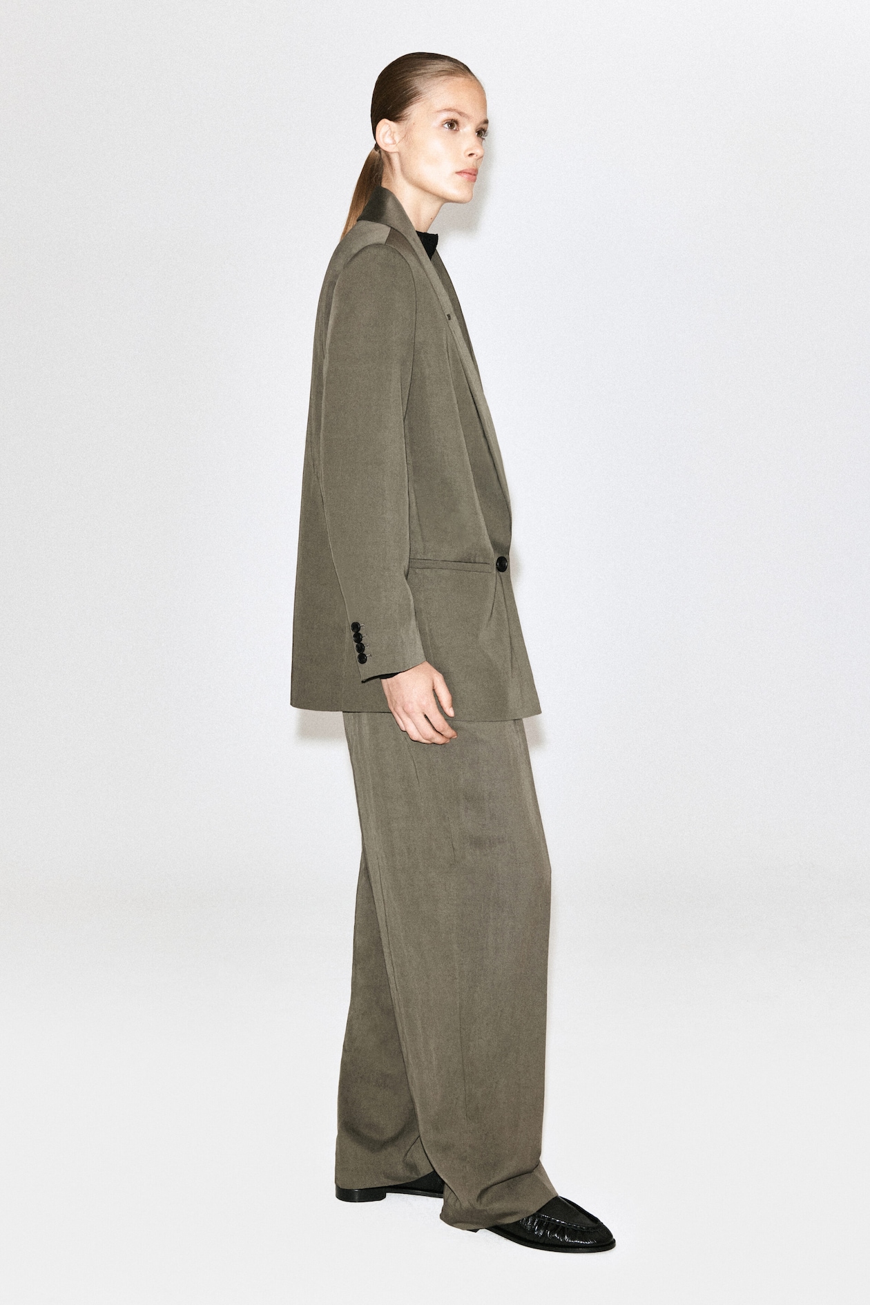 FLUID SHAWL-COLLAR BLAZER — DARK BEIGE