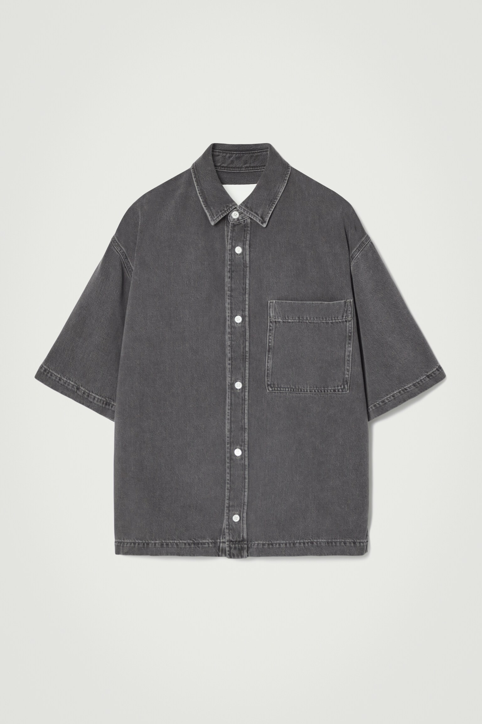 OVERSIZED SHORT-SLEEVED DENIM SHIRT - WASHED BLACK
