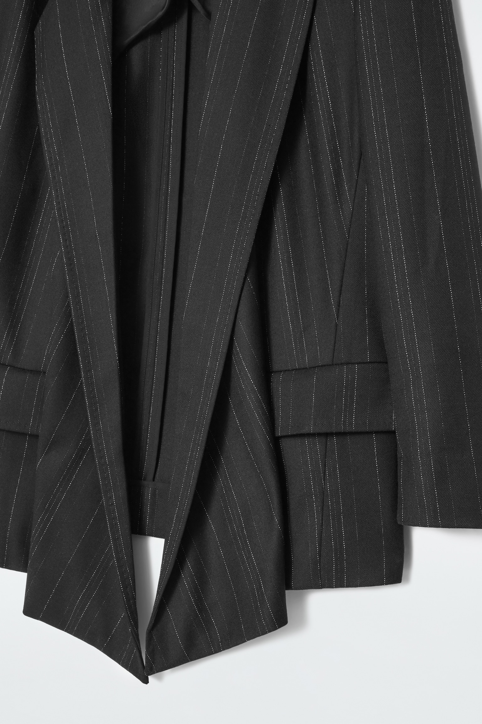 REGULAR DRAPED PINSTRIPED BLAZER - BLACK / PINSTRIPED - 2