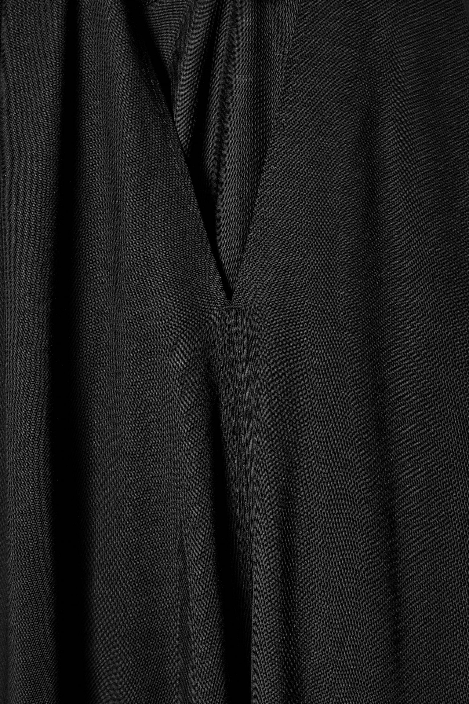 TOP DRAPEADO CON CUELLO DE PICO - NEGRO/AZUL CLARO - 5