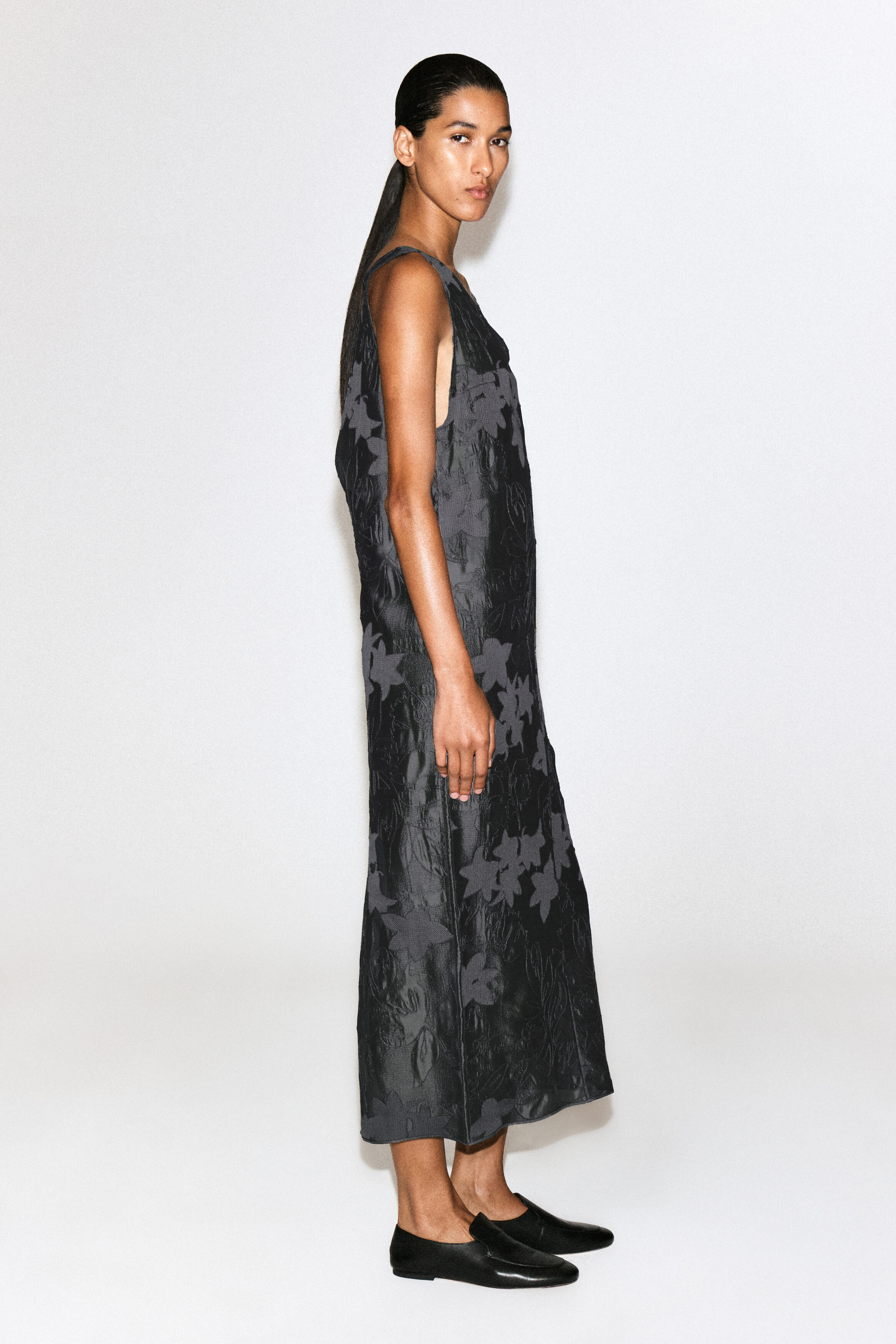 EMBROIDERED SHEER V-NECK DRESS - thumbnail 3