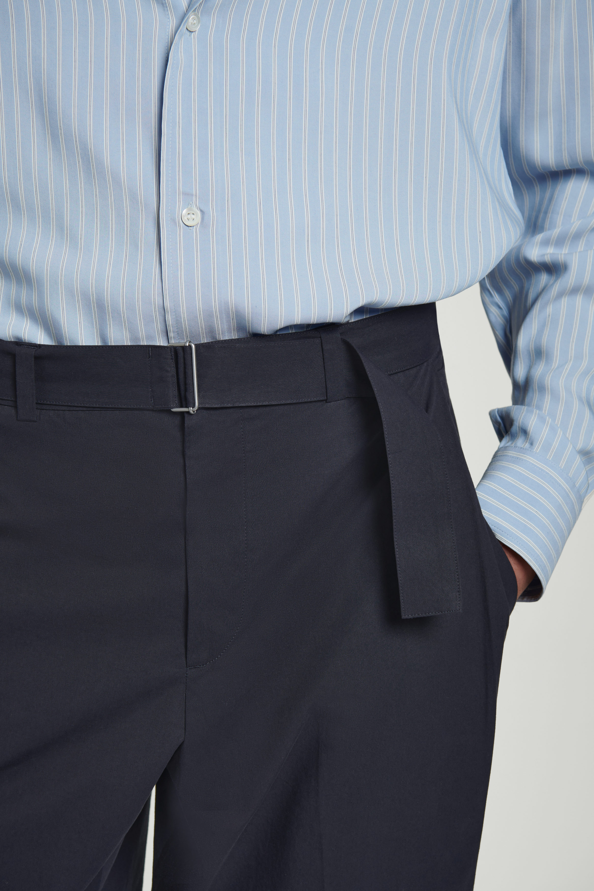 EUROKENVY Stretch Twill Slacks NAVY XLサイ BELTED TAPERED COTTON PANTS - NAVY | COS