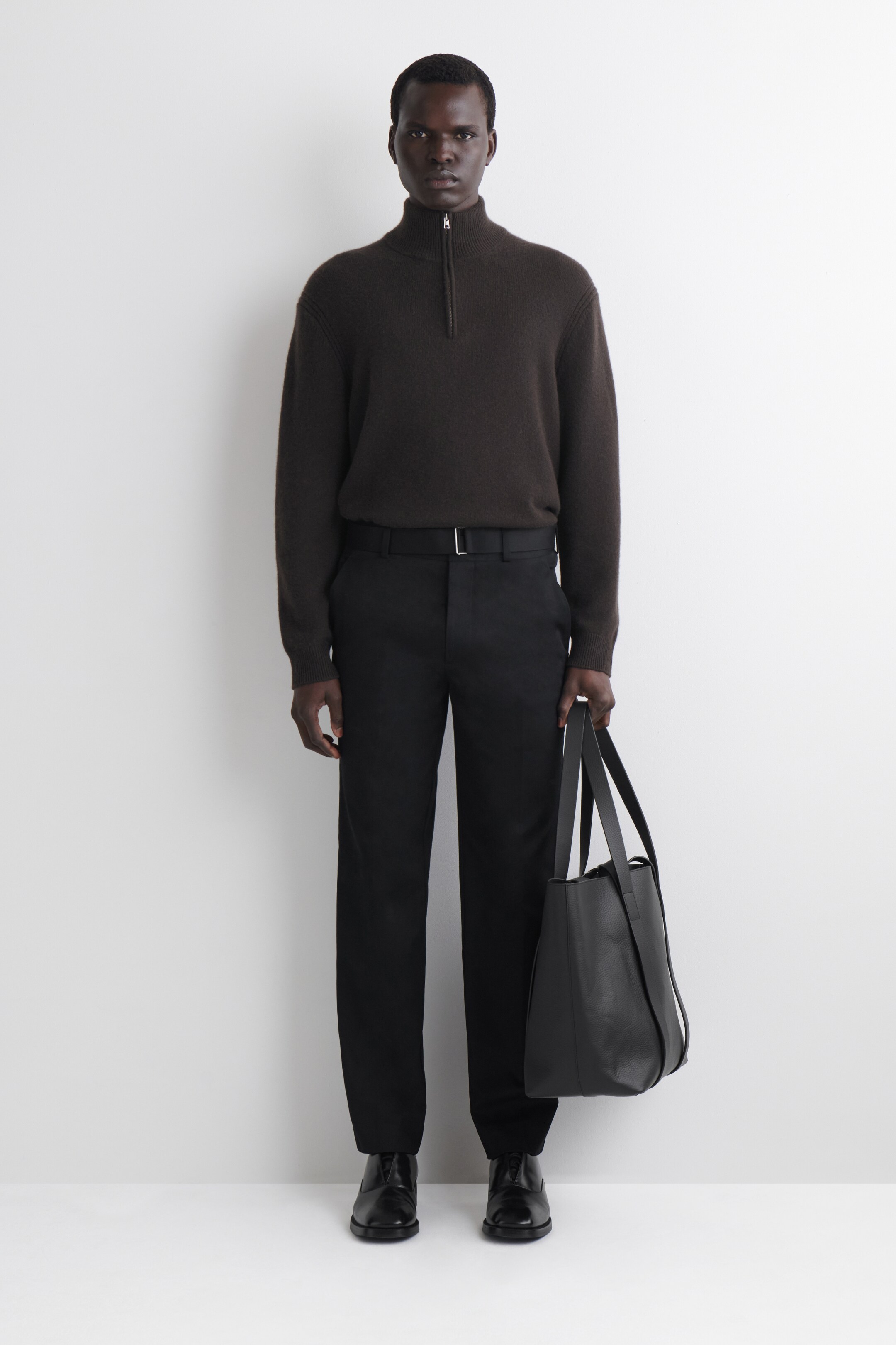 Grotere afbeelding bekijken: Katoenen broek met ceintuur, normale pasvorm en rechte pijpen - ZWART - HEREN | H&M NL 1