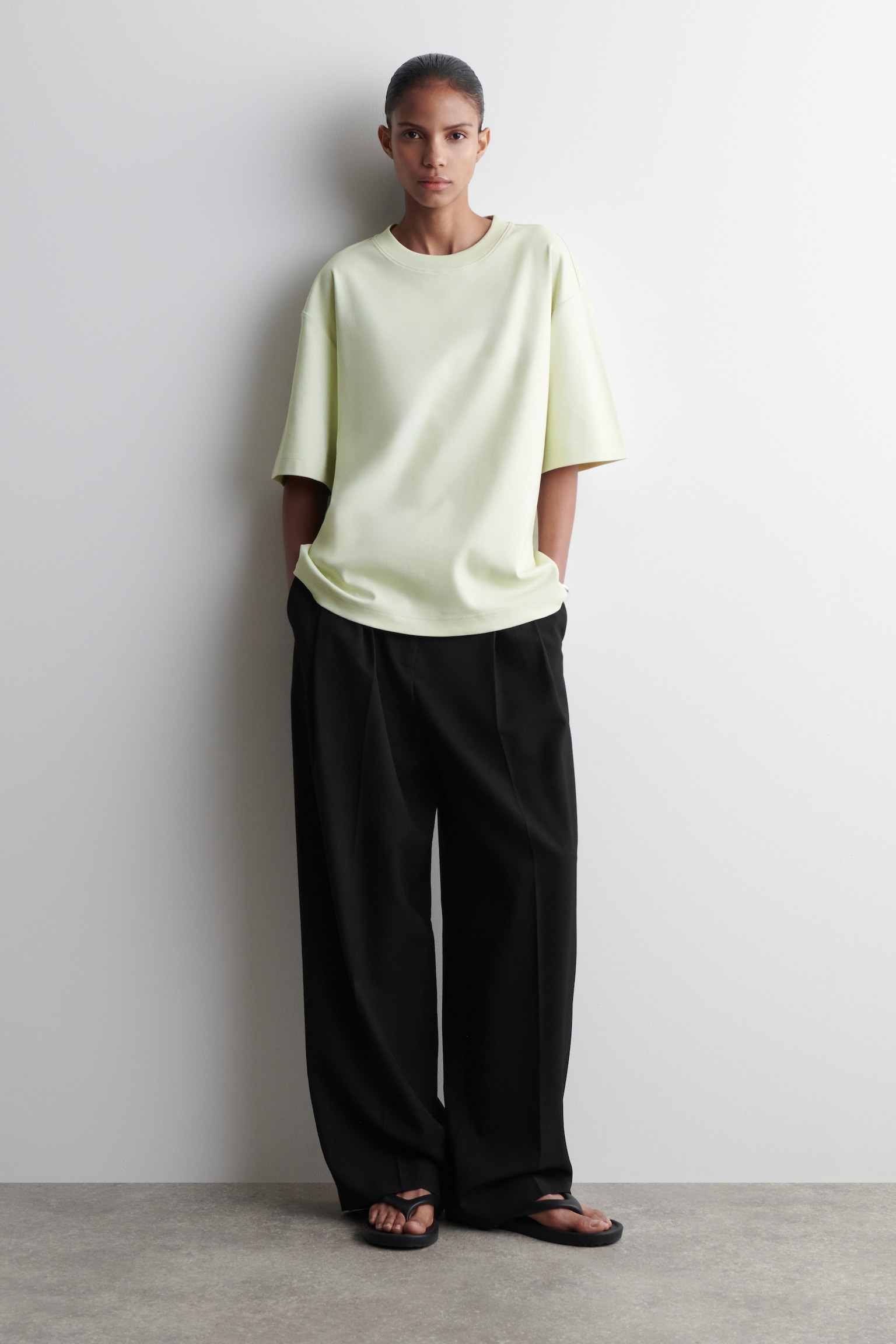 OVERSIZED-T-SHIRT AUS BAUMWOLLE - HELLGRÜN/WEISS/DUNKELROT - 3