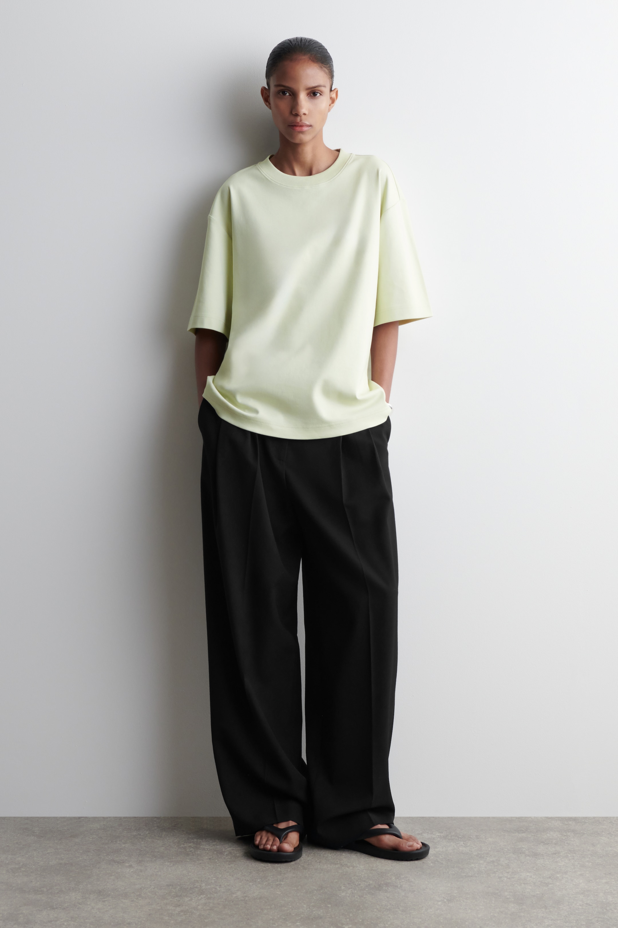 Zobraziť väčší obrázok: OVERSIZED BAVLNENÉ TRIČKO - SVETLOZELENÁ - ŽENY | H&M SK 2