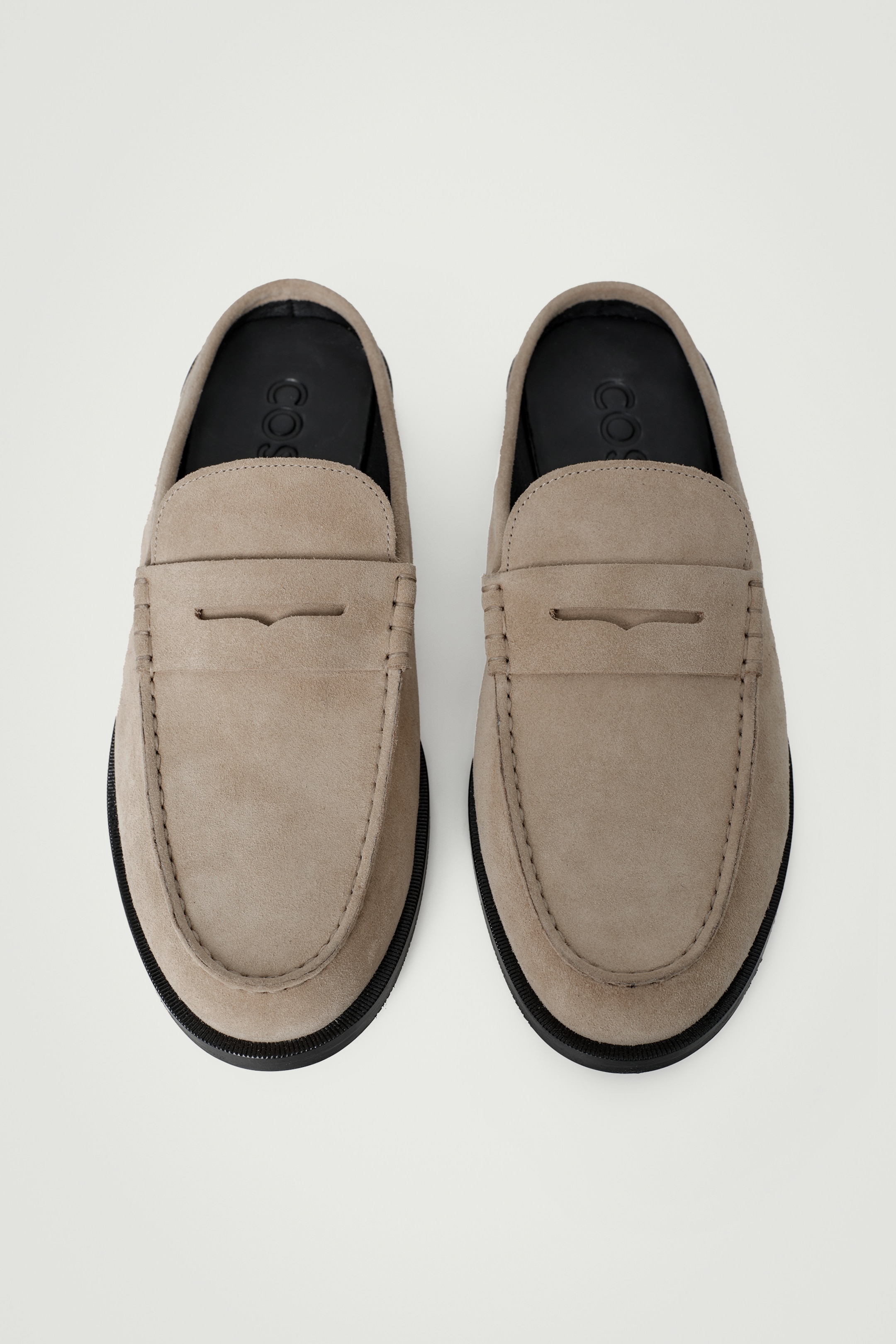 Grösseres Bild ansehen: SABOTS AUS VELOURSLEDER - HELLES GRAUBRAUN - HERREN | H&M CH 6