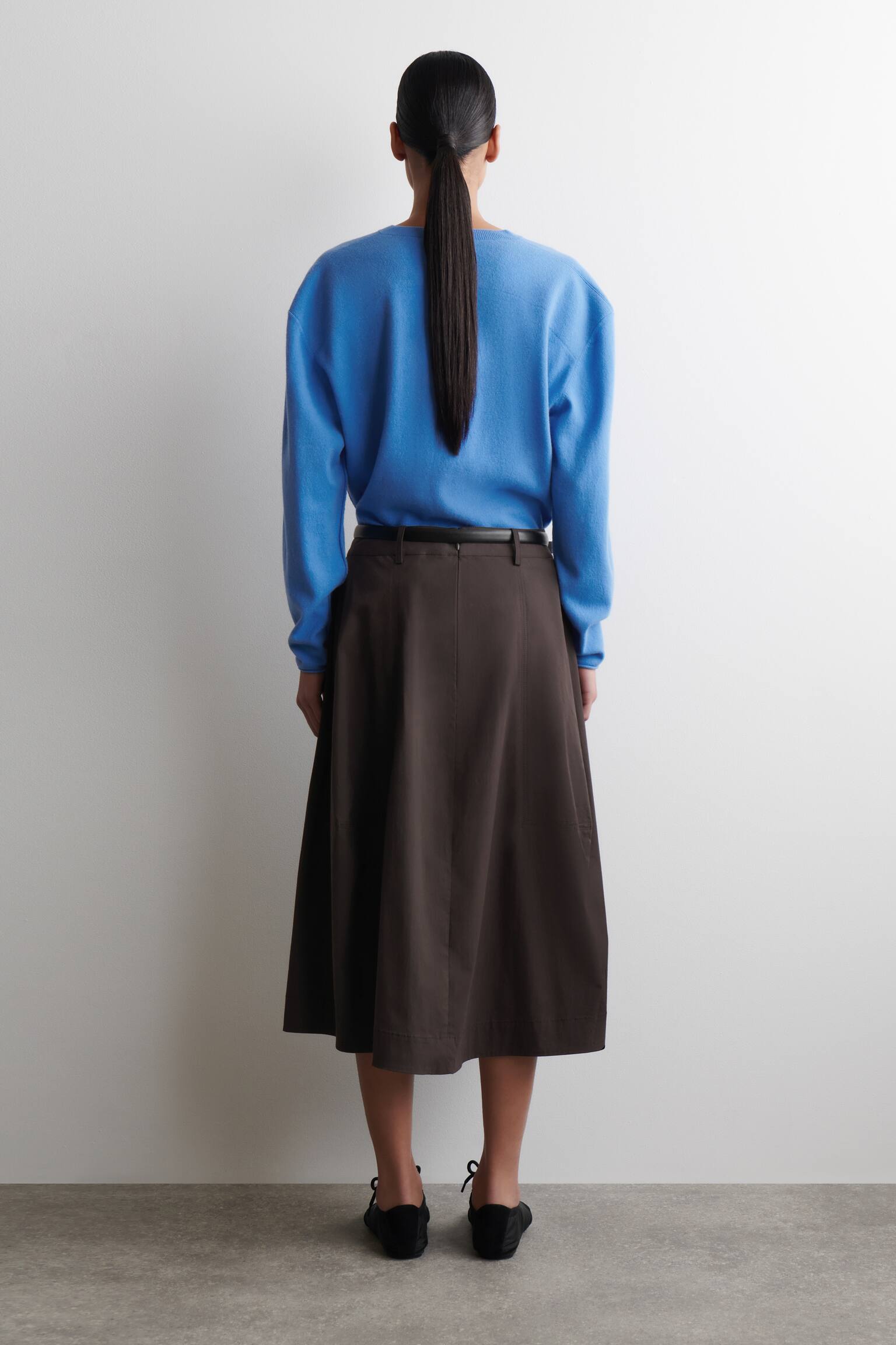 VOLUMINOUS COTTON MIDI SKIRT - חום - 4